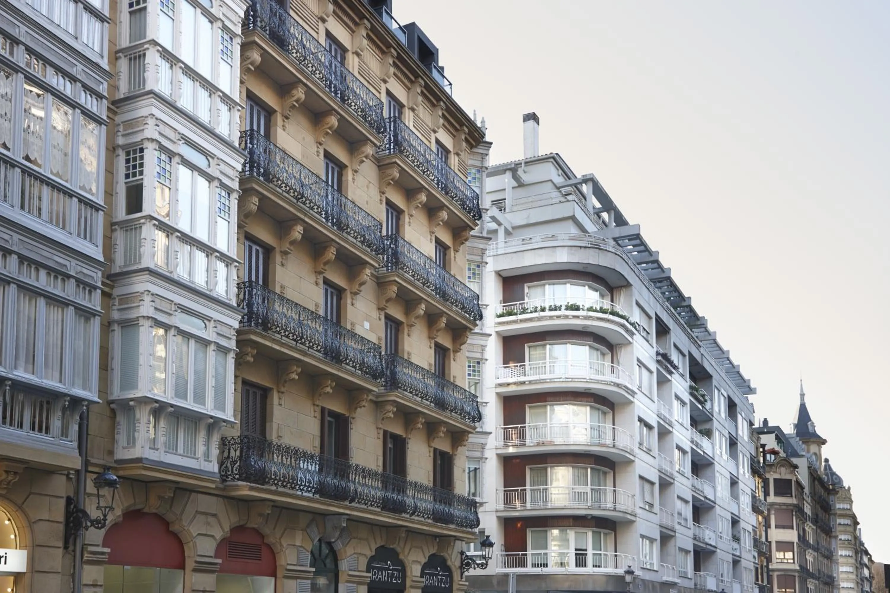 Facade/entrance in Easo Suite 7 by FeelFree Rentals