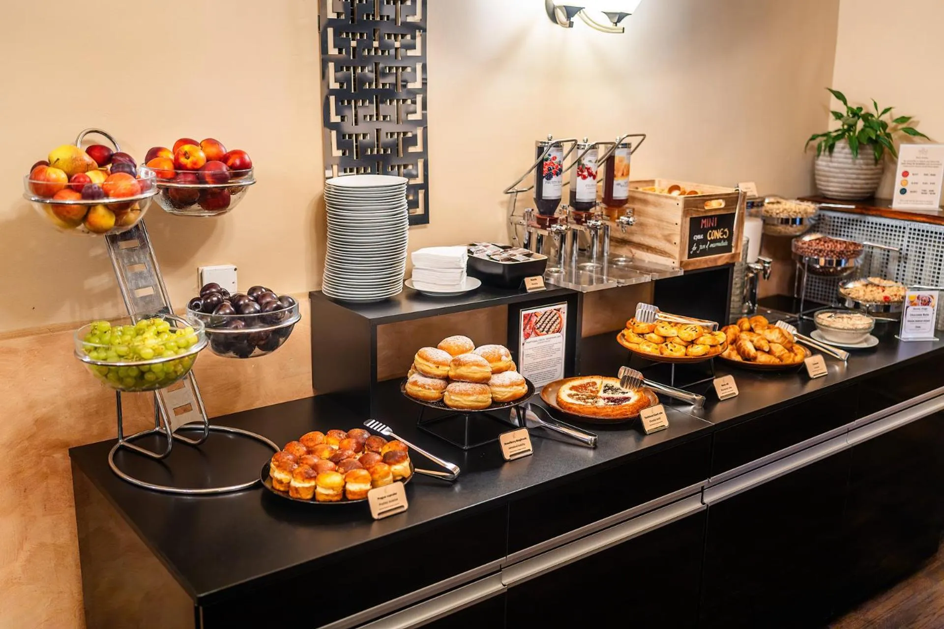 Buffet breakfast in Hotel Elite Prague