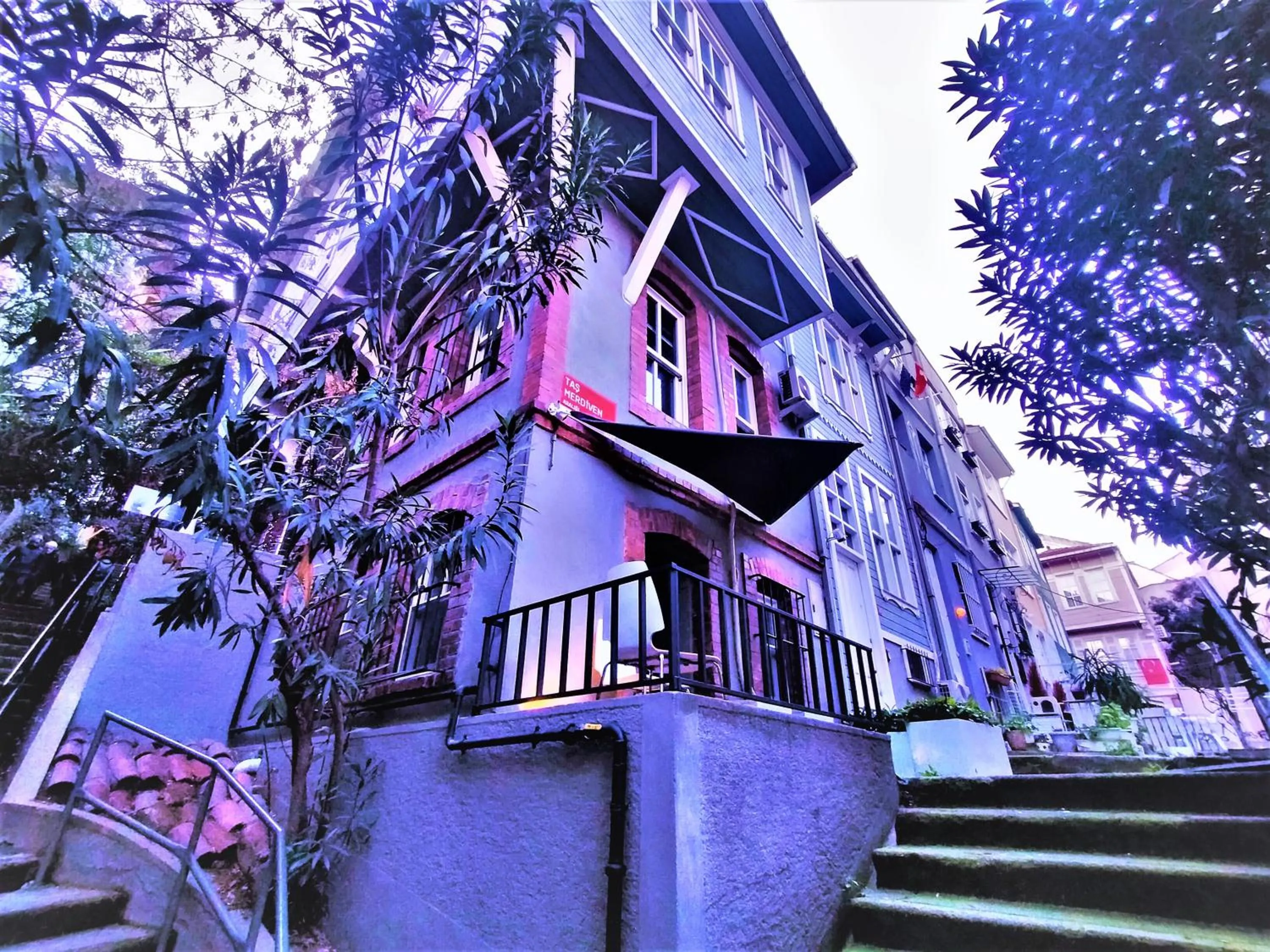 Garden view in Dreamers V&V Hotel Cihangir