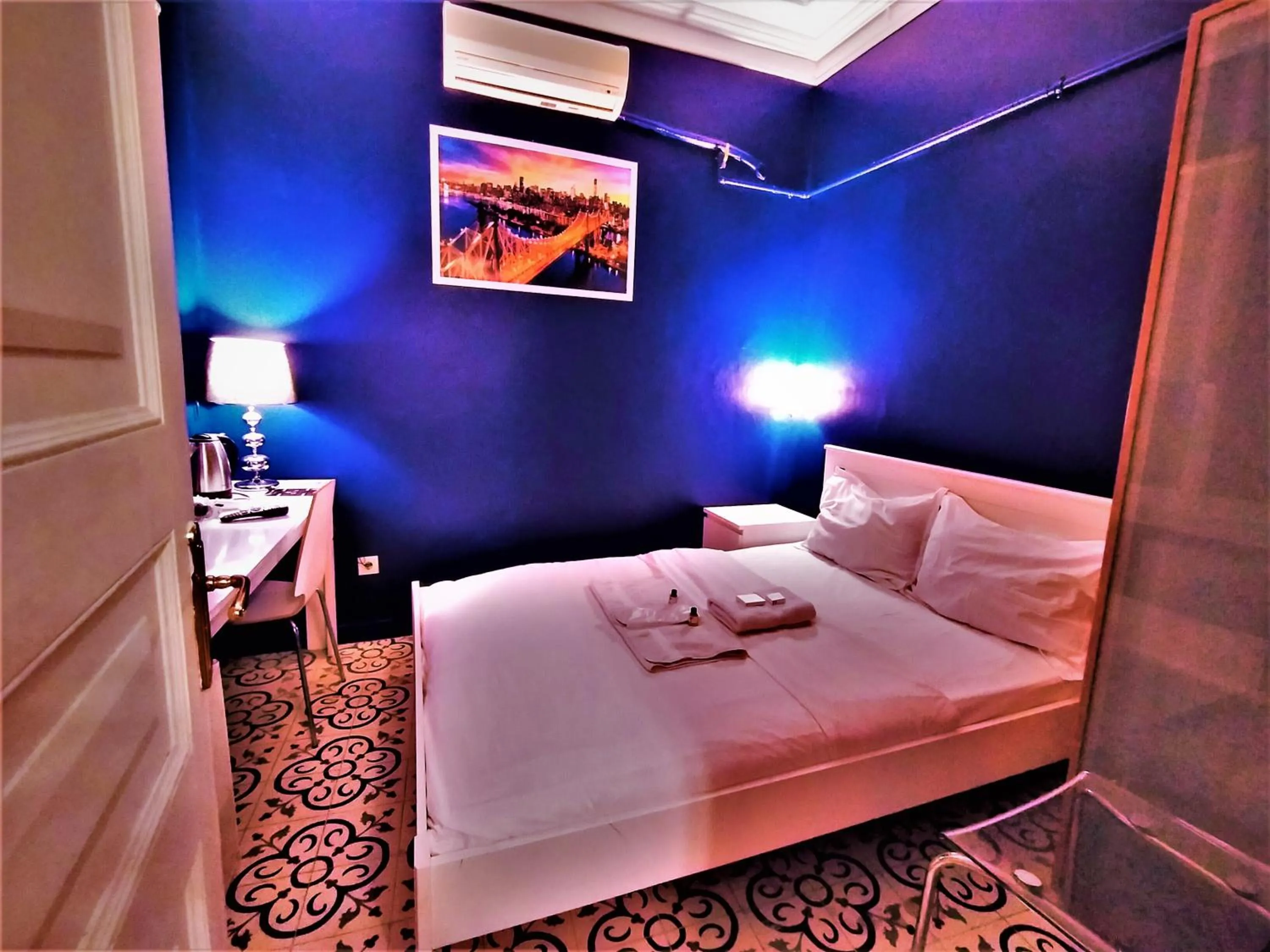 Photo of the whole room in Dreamers V&V Hotel Cihangir