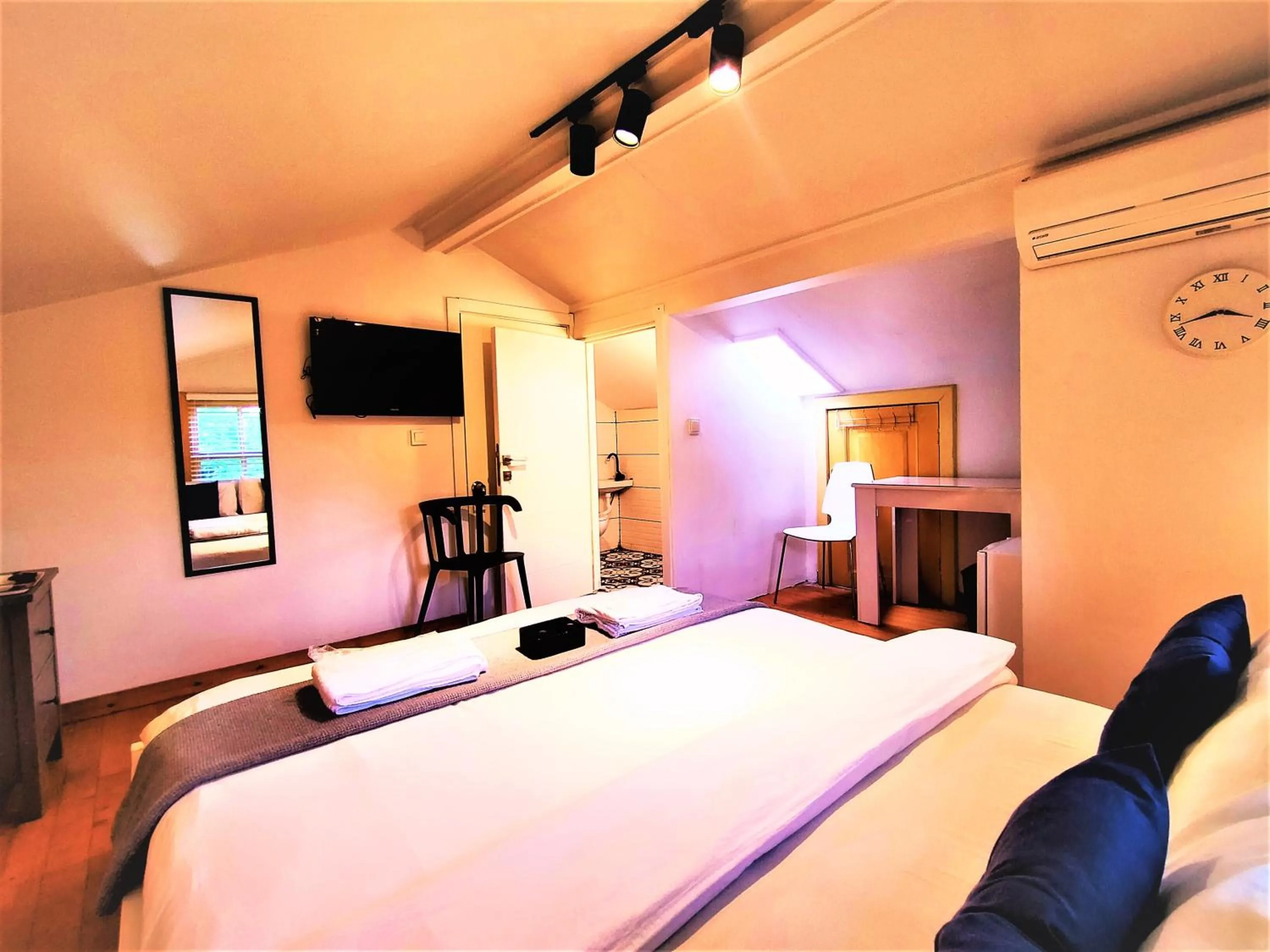 Photo of the whole room in Dreamers V&V Hotel Cihangir