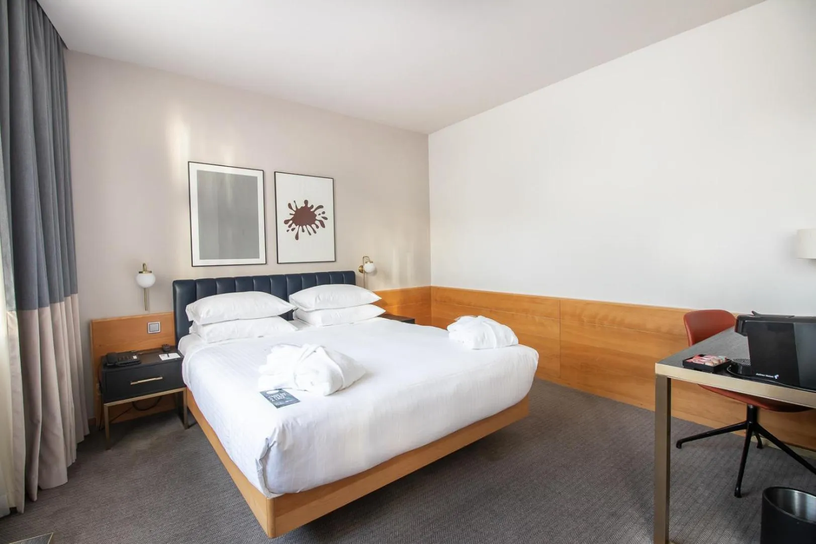 Photo of the whole room, Bed in K+K Hotel Fenix