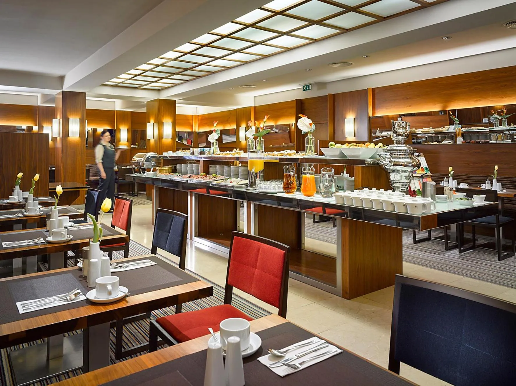 Restaurant/places to eat in K+K Hotel Fenix