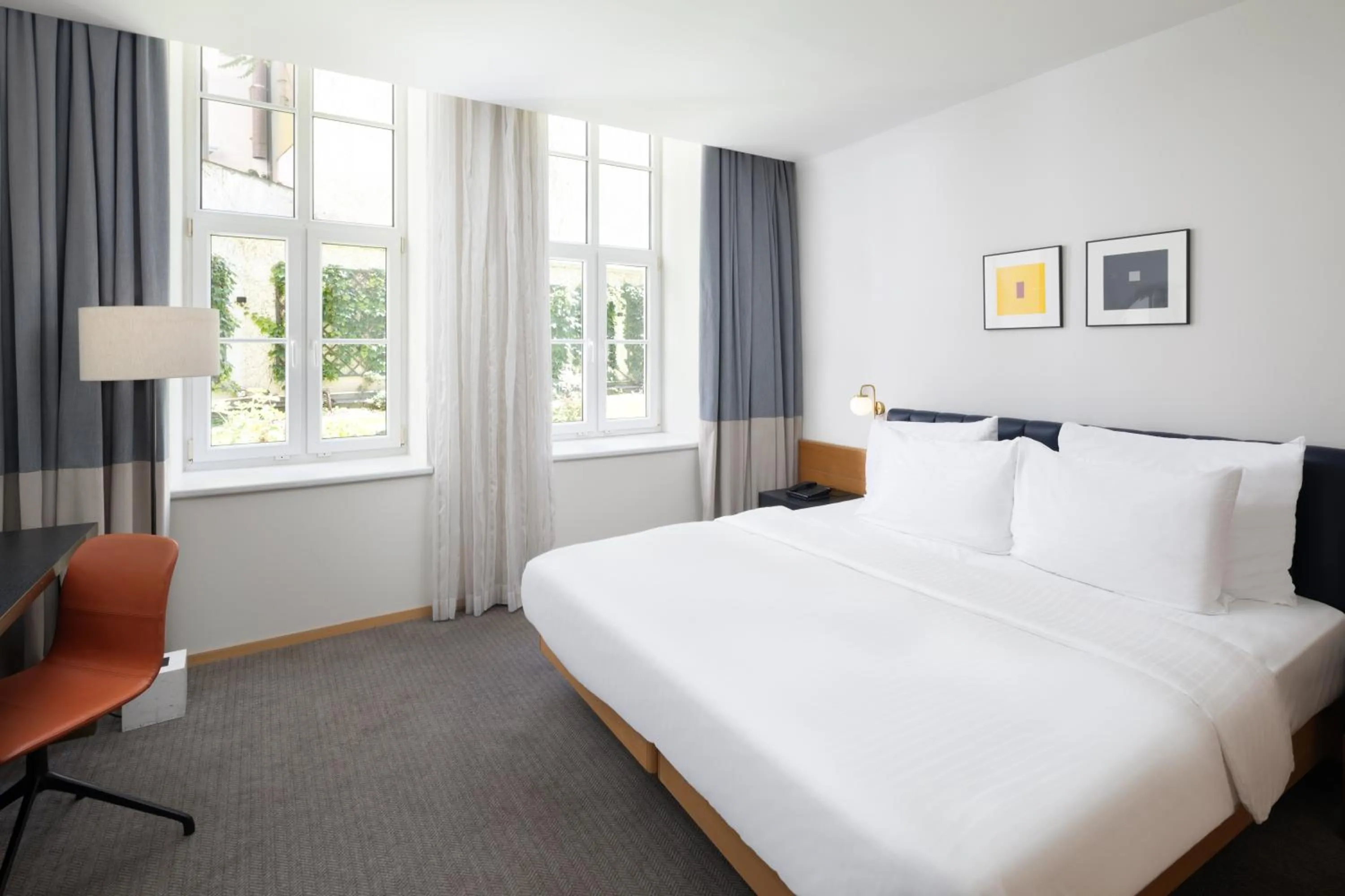 Bed in K+K Hotel Fenix