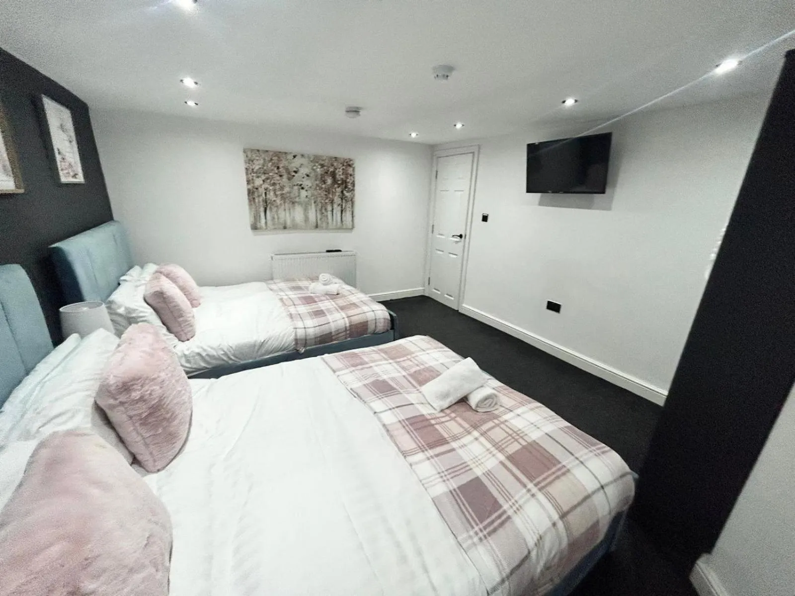 Bedroom, Bed in Wellington Suites by Sasco Apartments