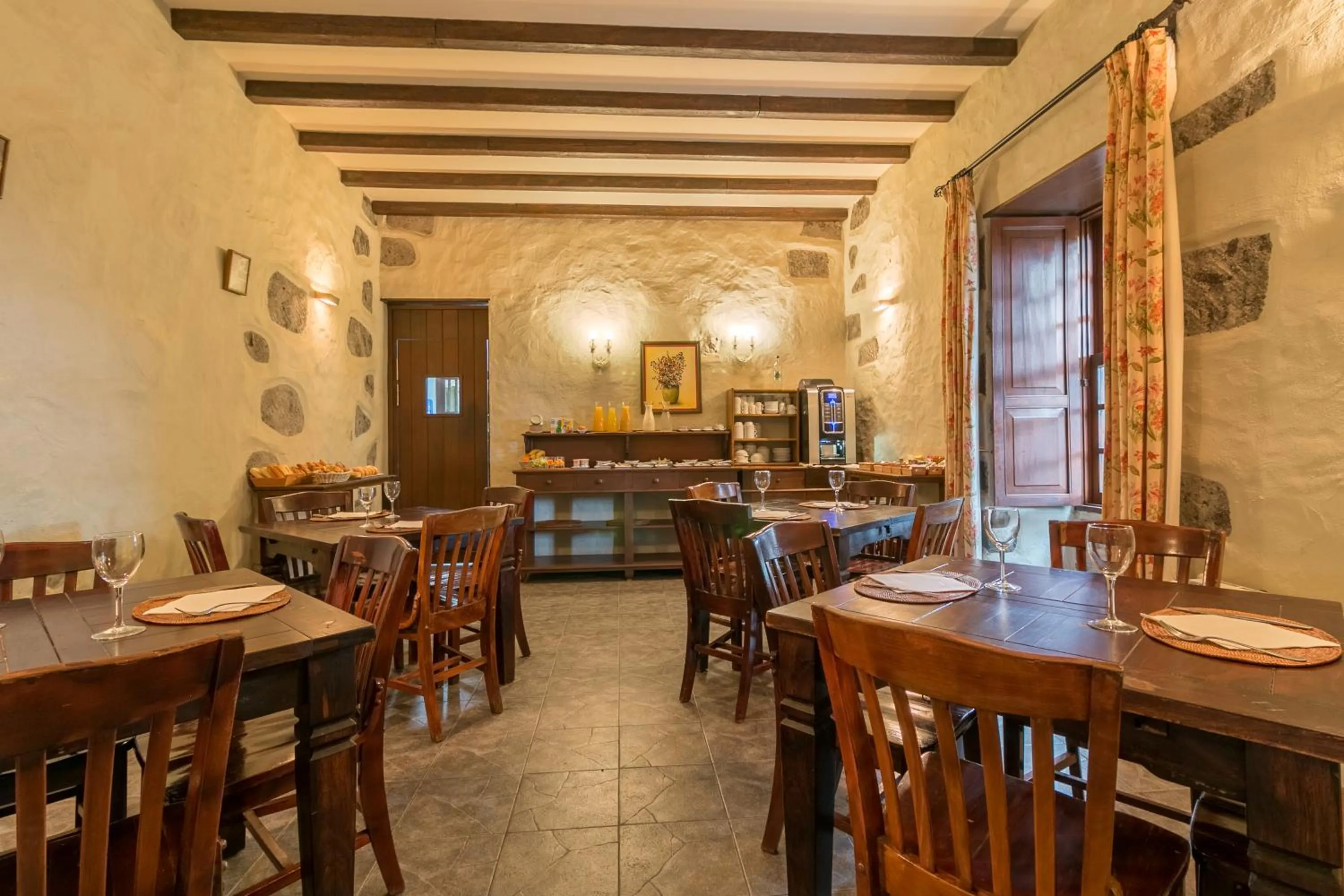 Restaurant/places to eat in Hotel Rural LIVVO Maipez