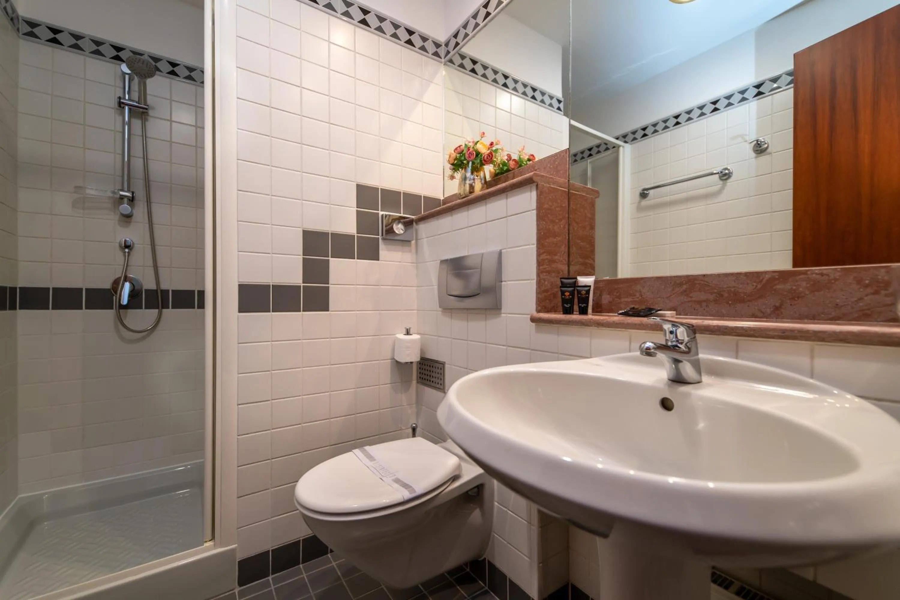 Shower in Hotel Kinsky Fountain