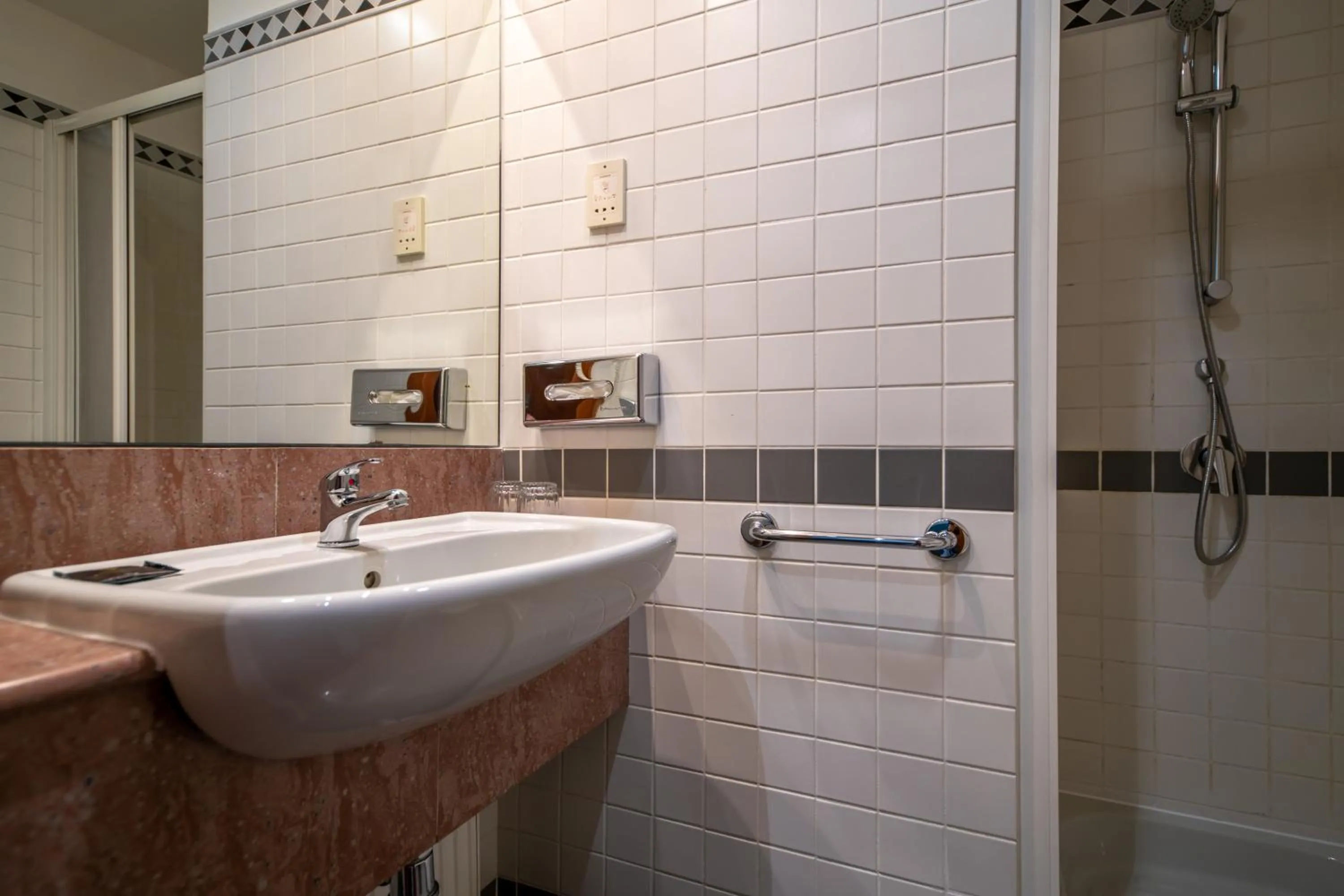 Shower in Hotel Kinsky Fountain
