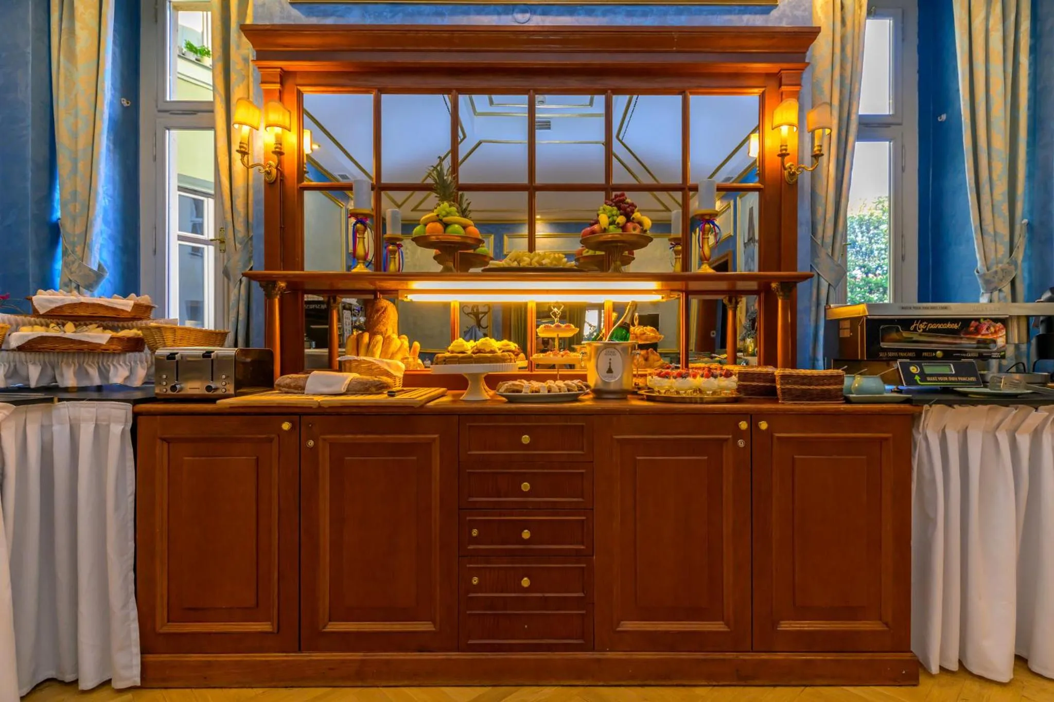 Breakfast in Hotel Kinsky Fountain