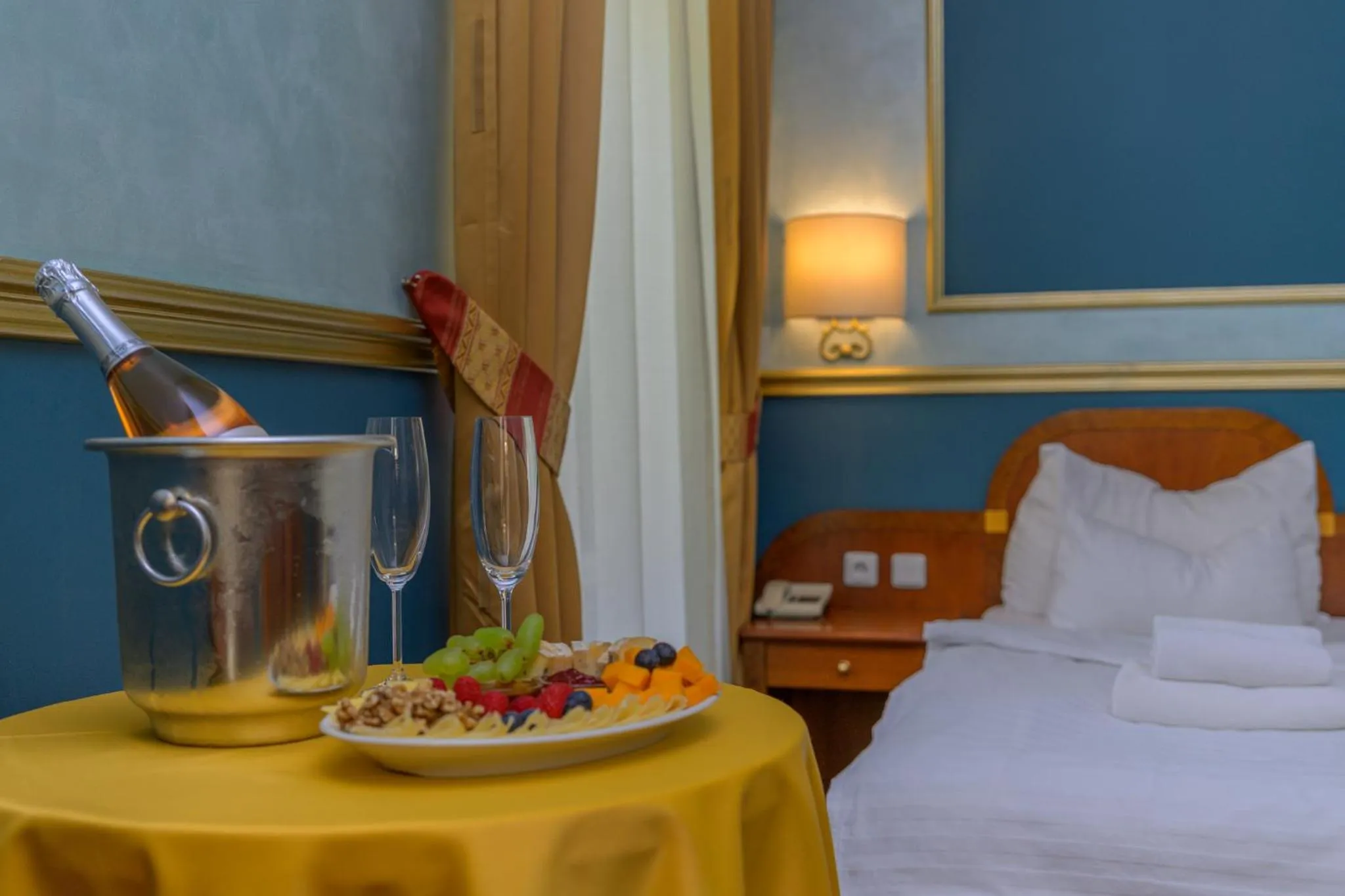 Food and drinks, Bed in Hotel Kinsky Fountain