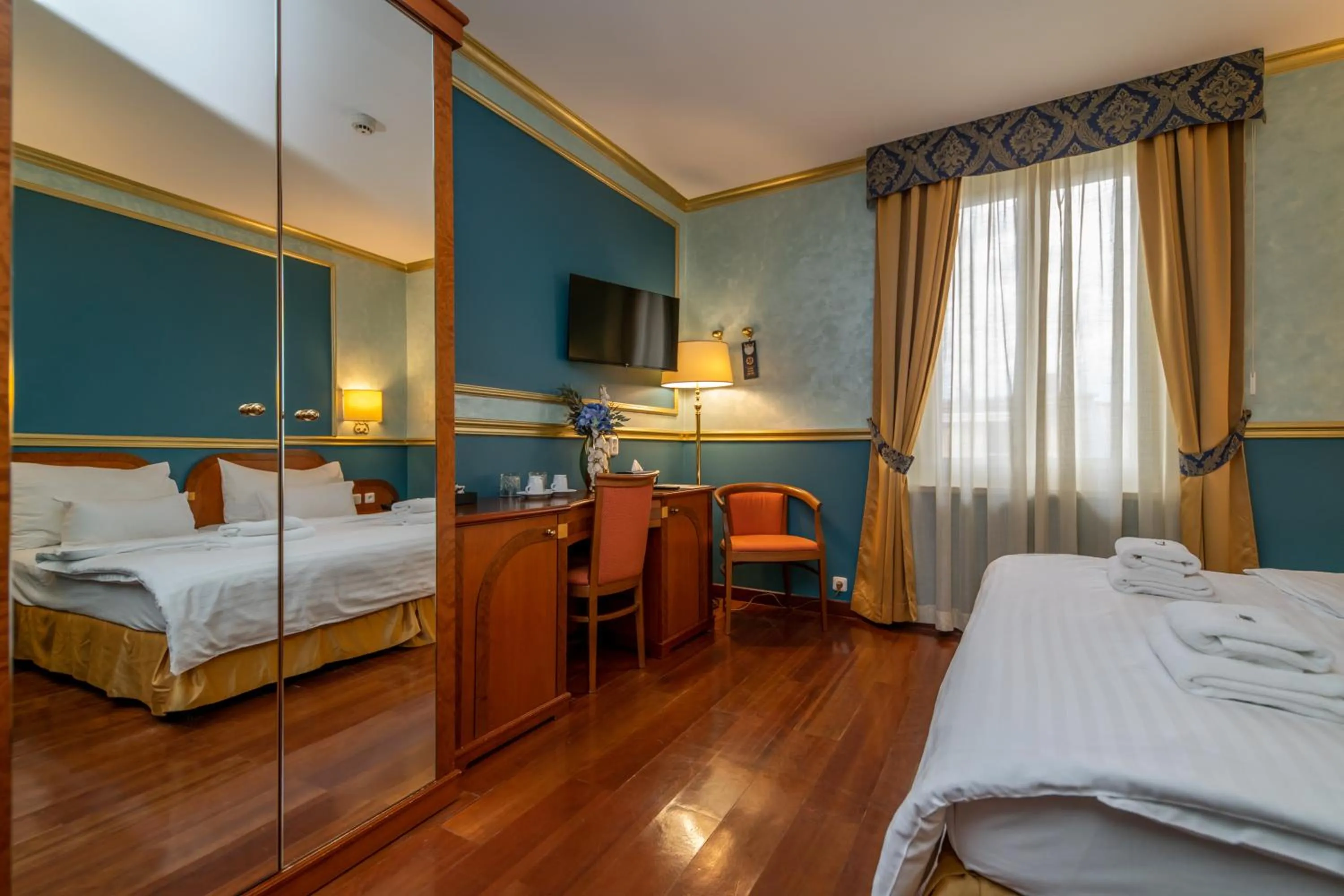 Seating area, Bed in Hotel Kinsky Fountain