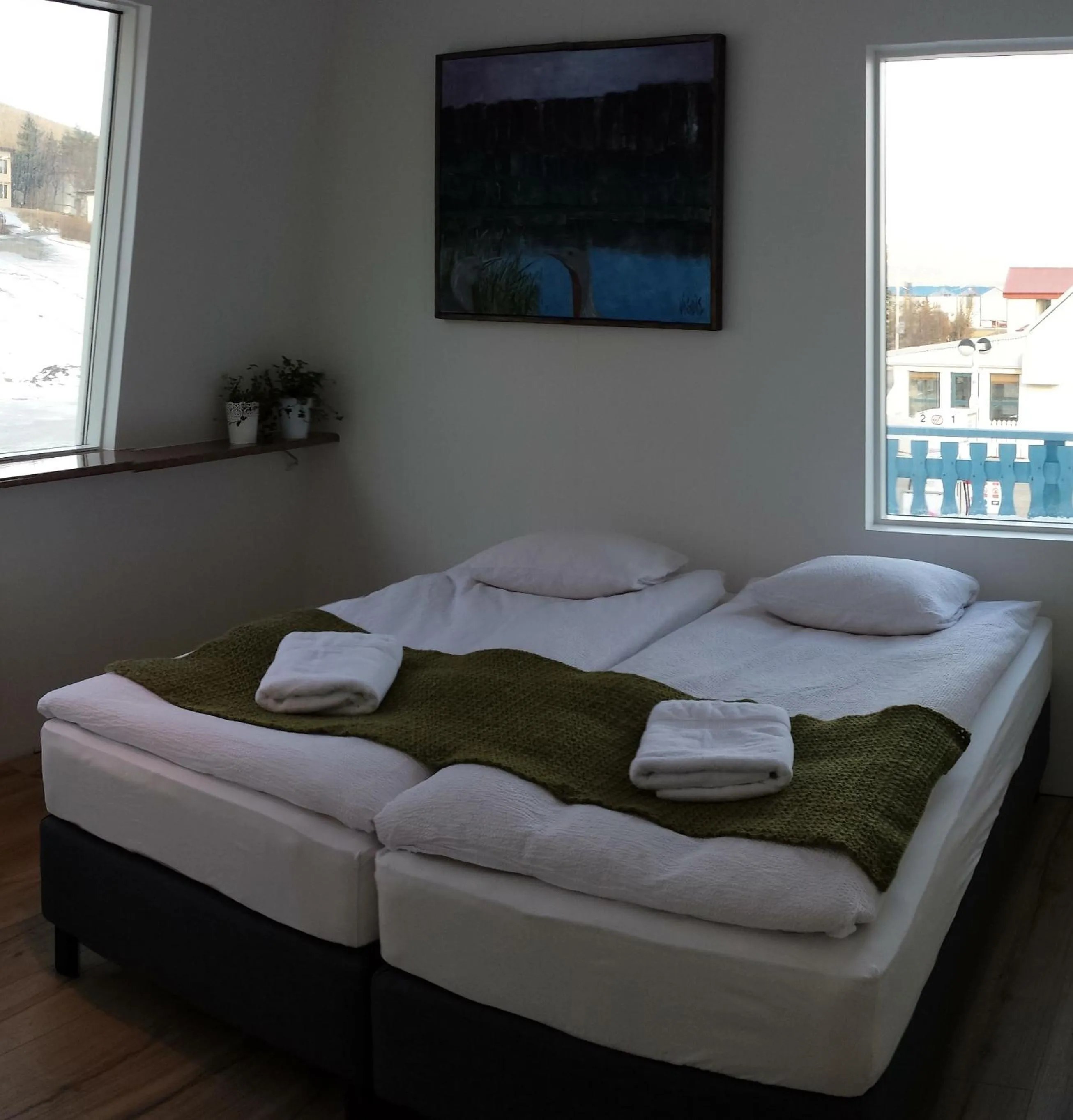 Photo of the whole room, Bed in Harbour Inn - Guesthouse