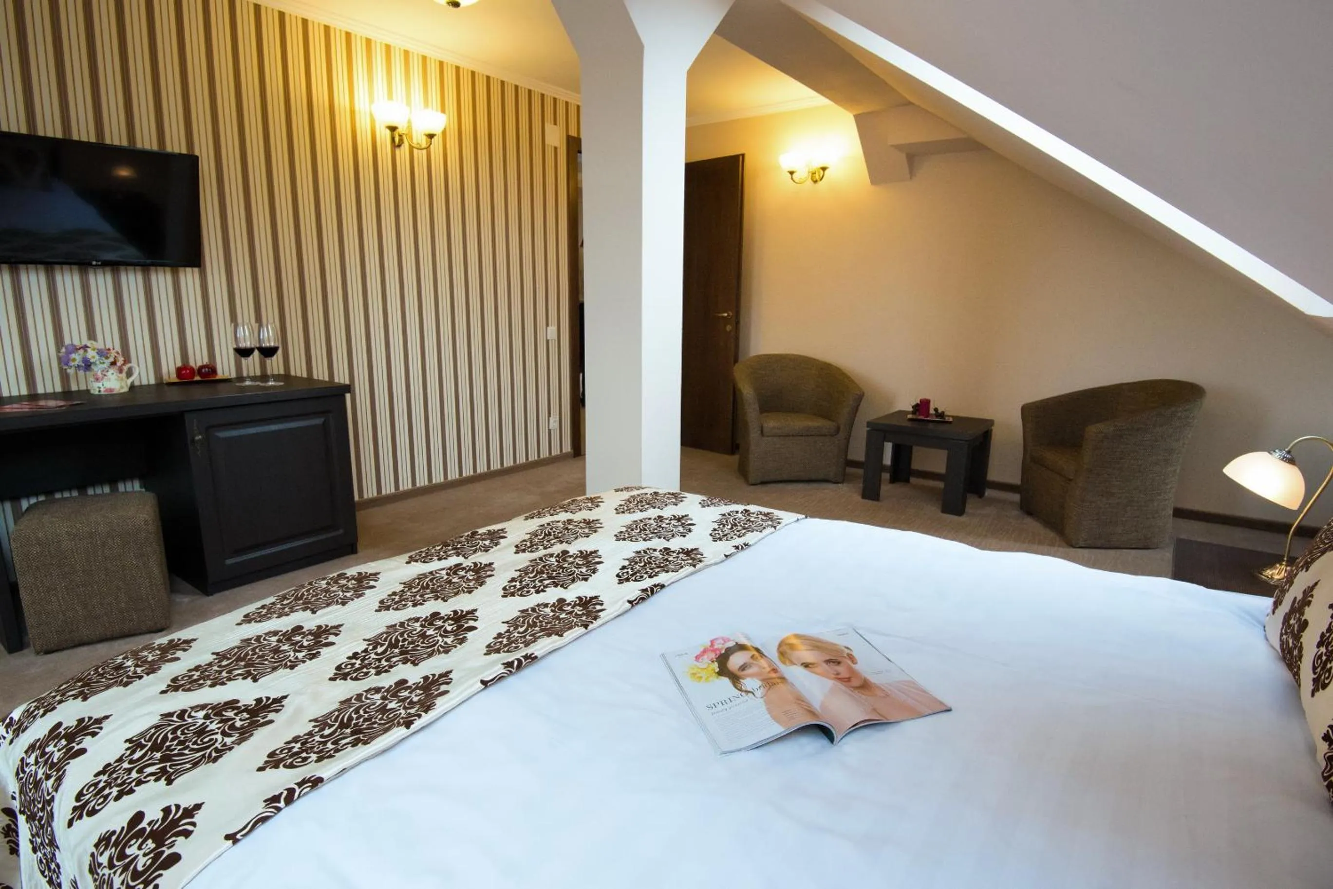 Bed in Pensiunea Toscana