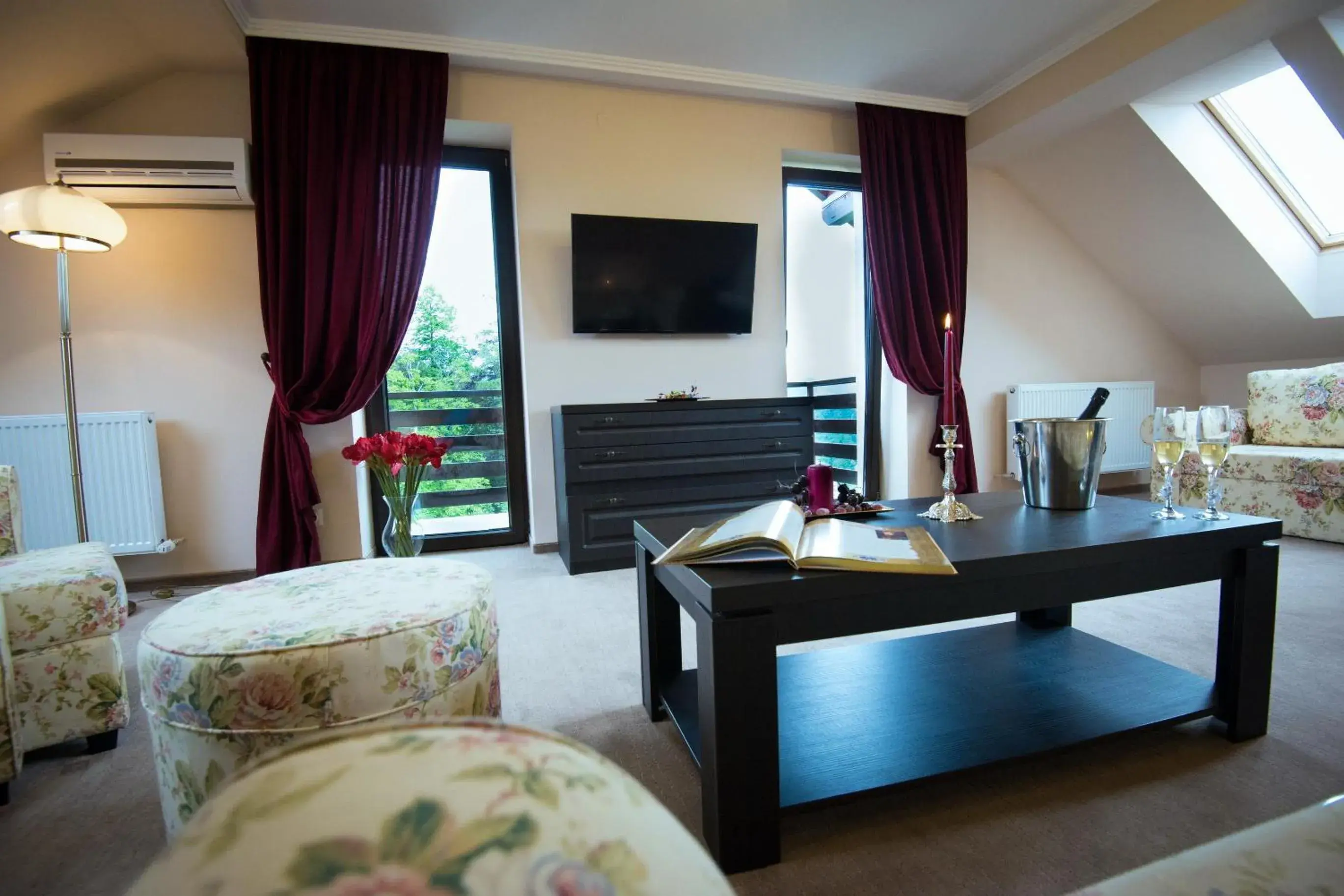 One-Bedroom Suite (2 Adults) in Pensiunea Toscana One-Bedroom Suite (2 Adults) in Pensiunea Toscana