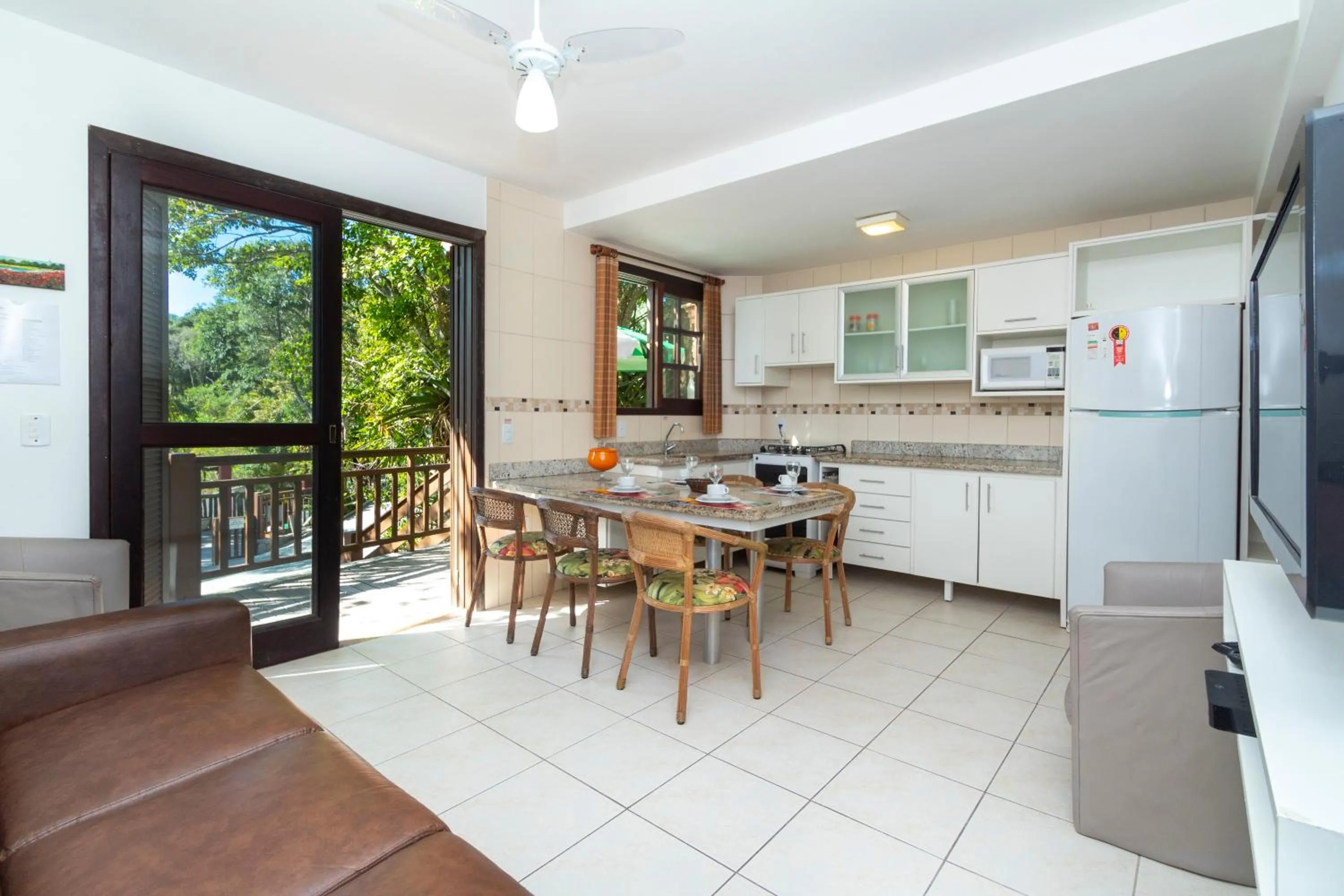 Dinner in Dubai Bungalows Bombinhas