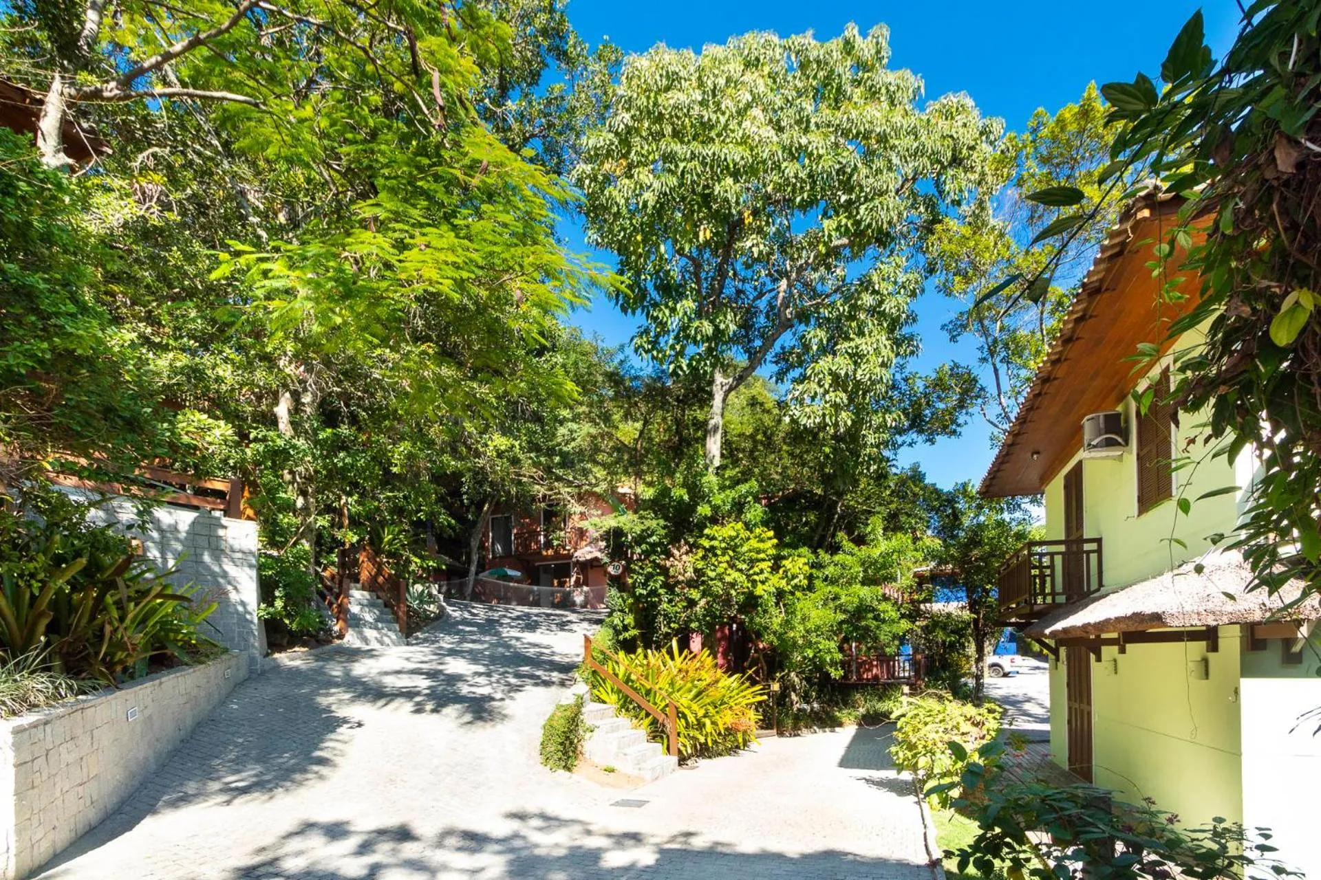 Garden in Dubai Bungalows Bombinhas