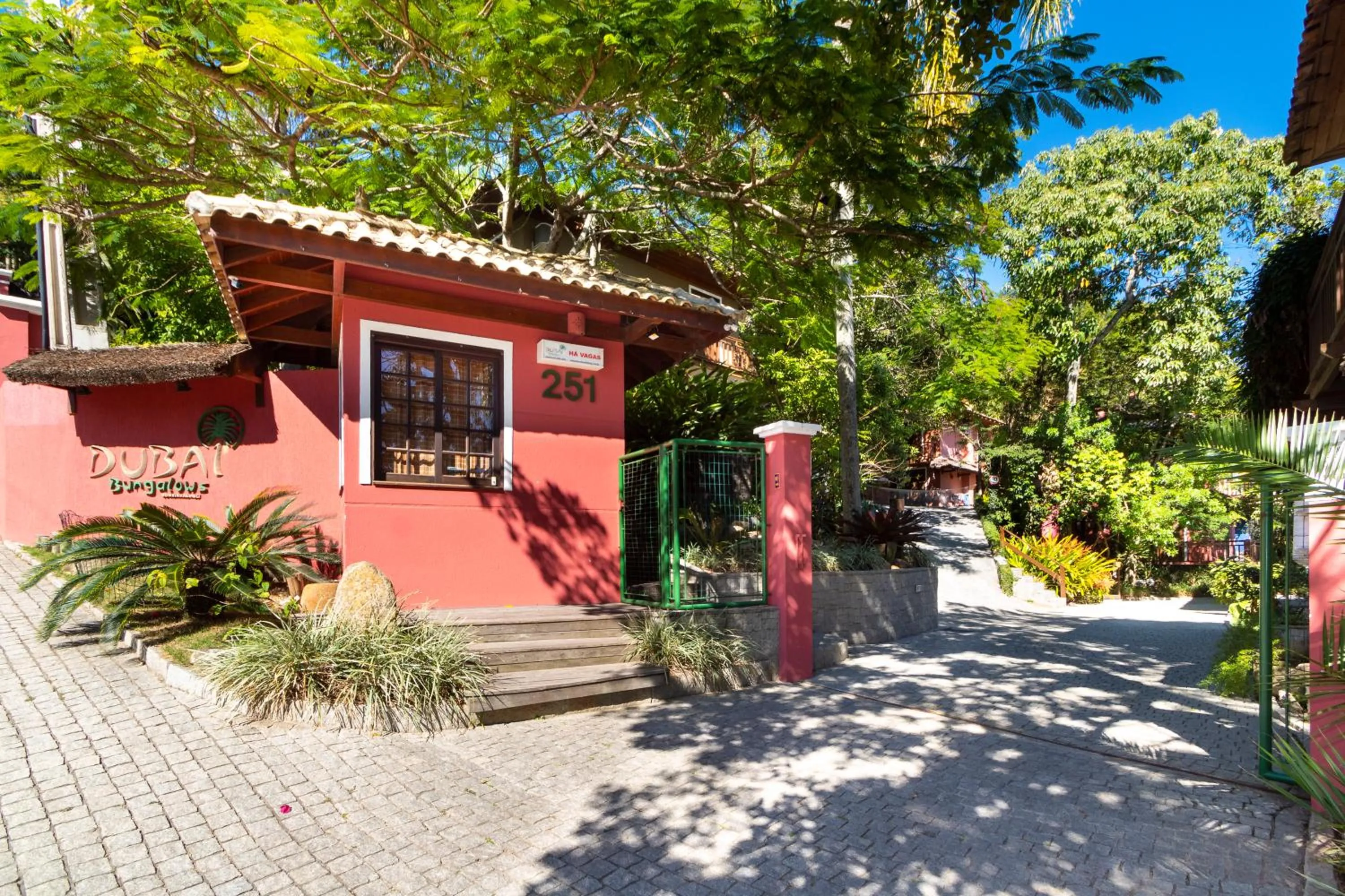 Facade/entrance in Dubai Bungalows Bombinhas