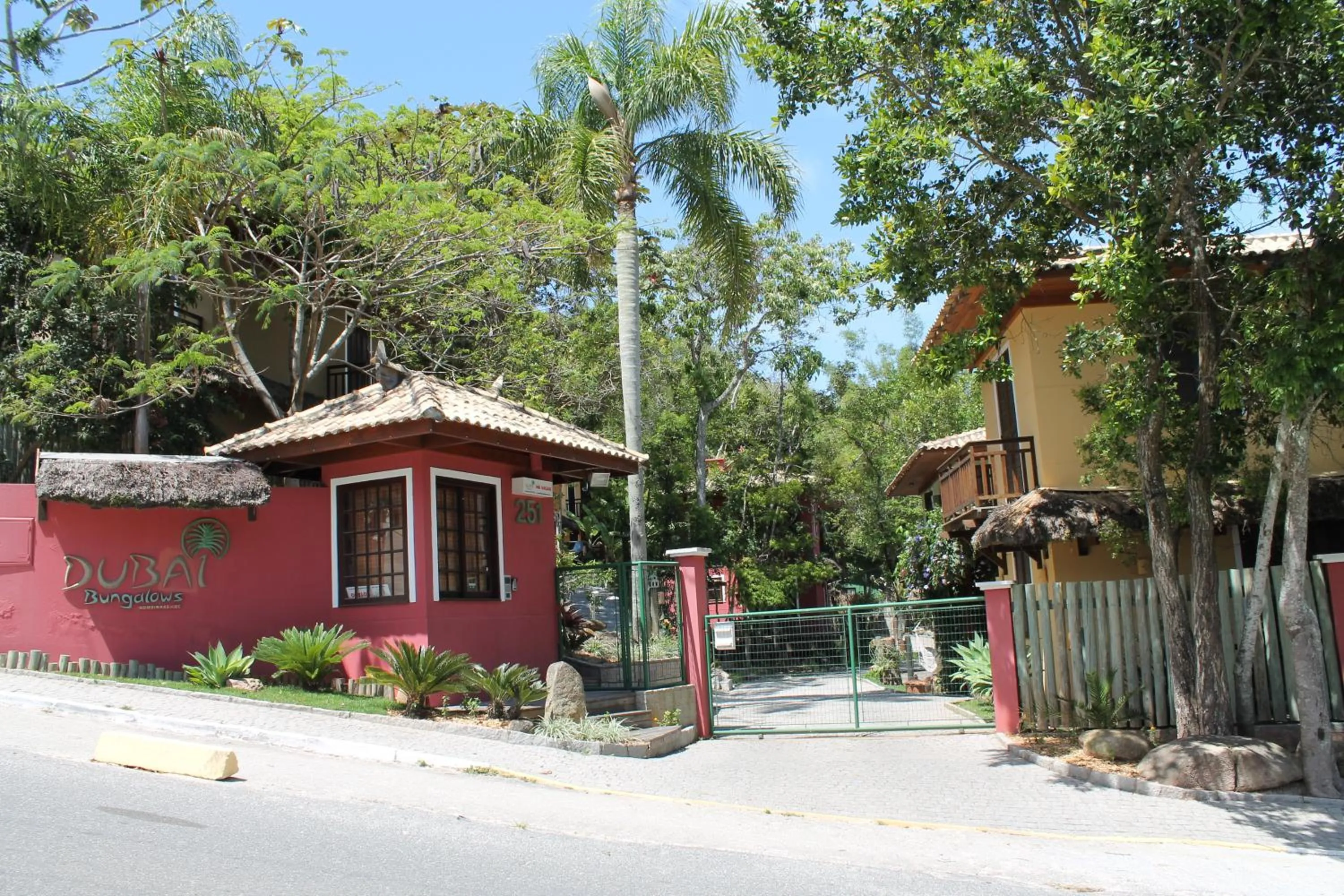 Facade/entrance in Dubai Bungalows Bombinhas