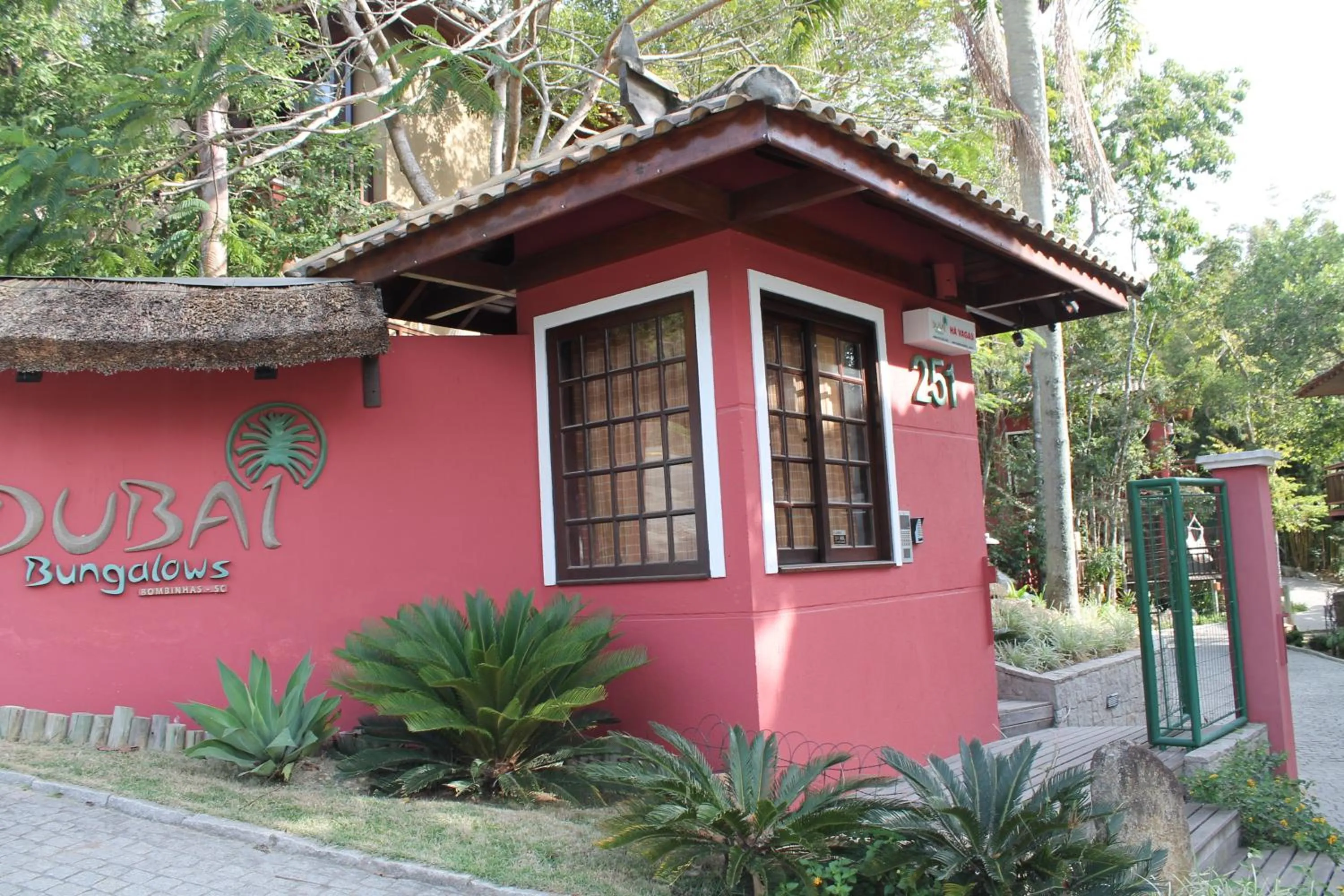Facade/entrance in Dubai Bungalows Bombinhas