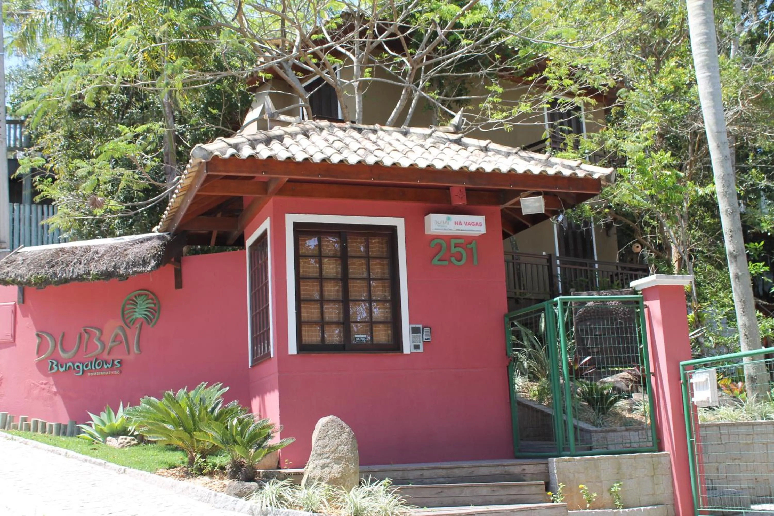 Facade/entrance in Dubai Bungalows Bombinhas