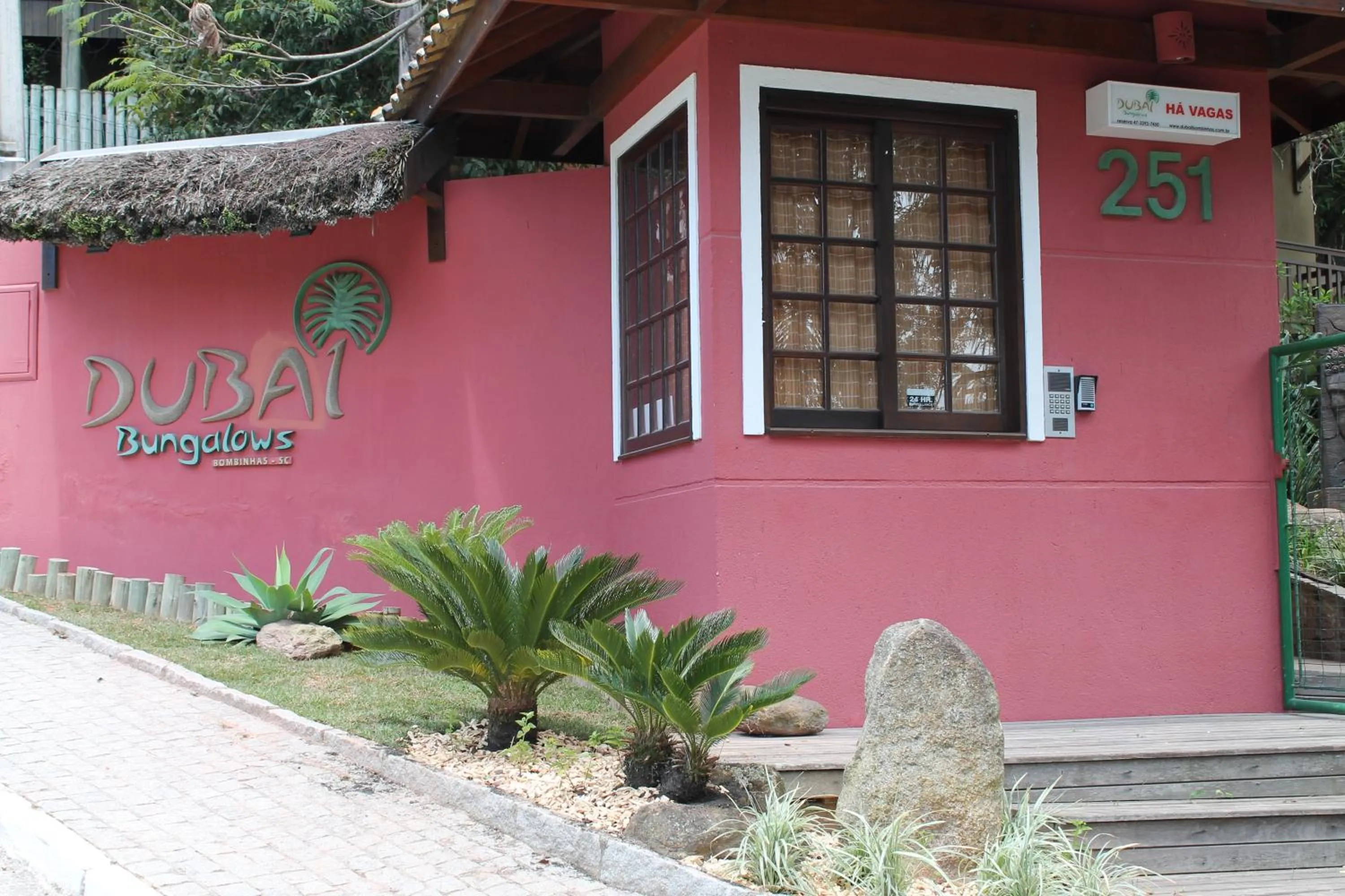 Day in Dubai Bungalows Bombinhas