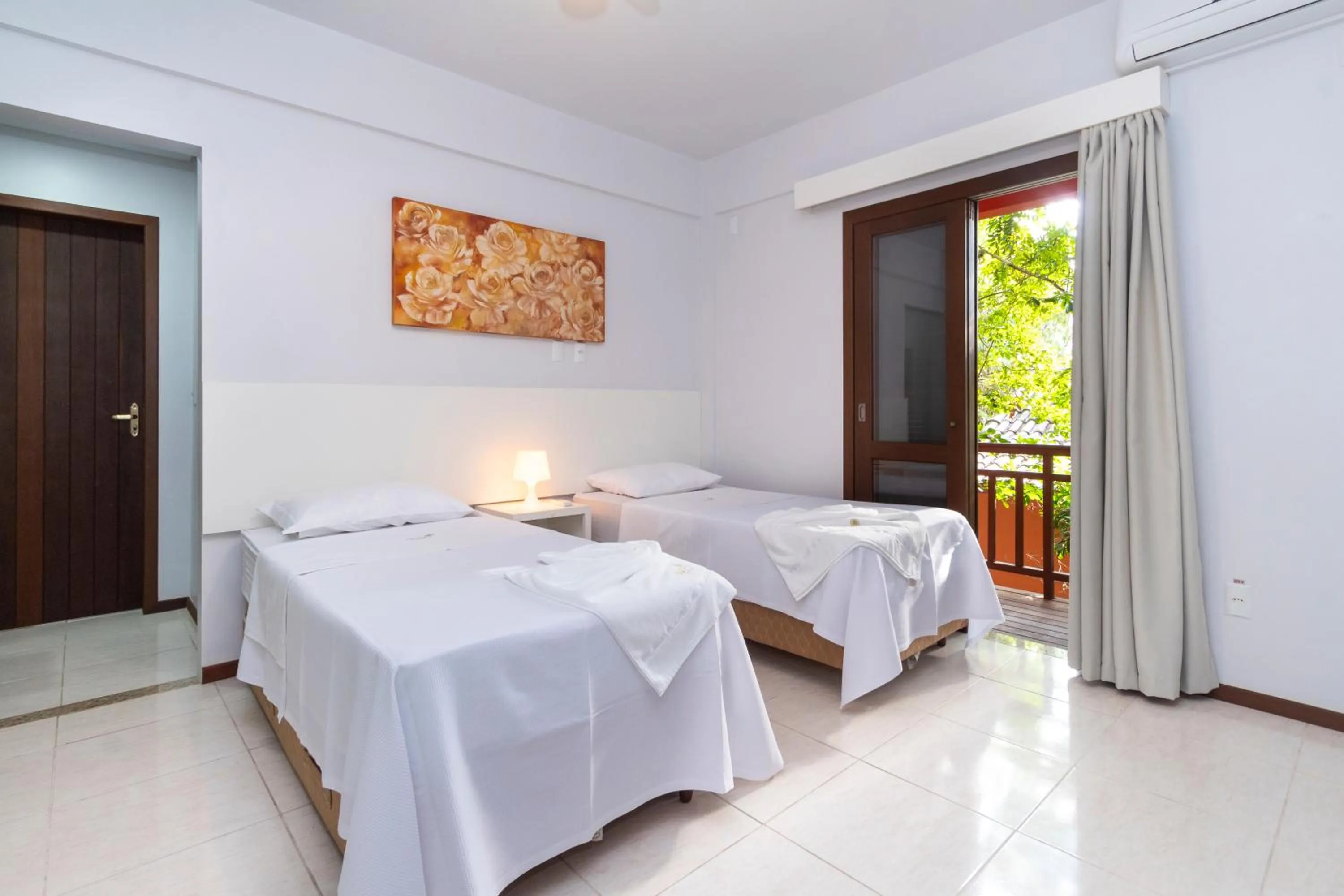 Bedroom, Bed in Dubai Bungalows Bombinhas