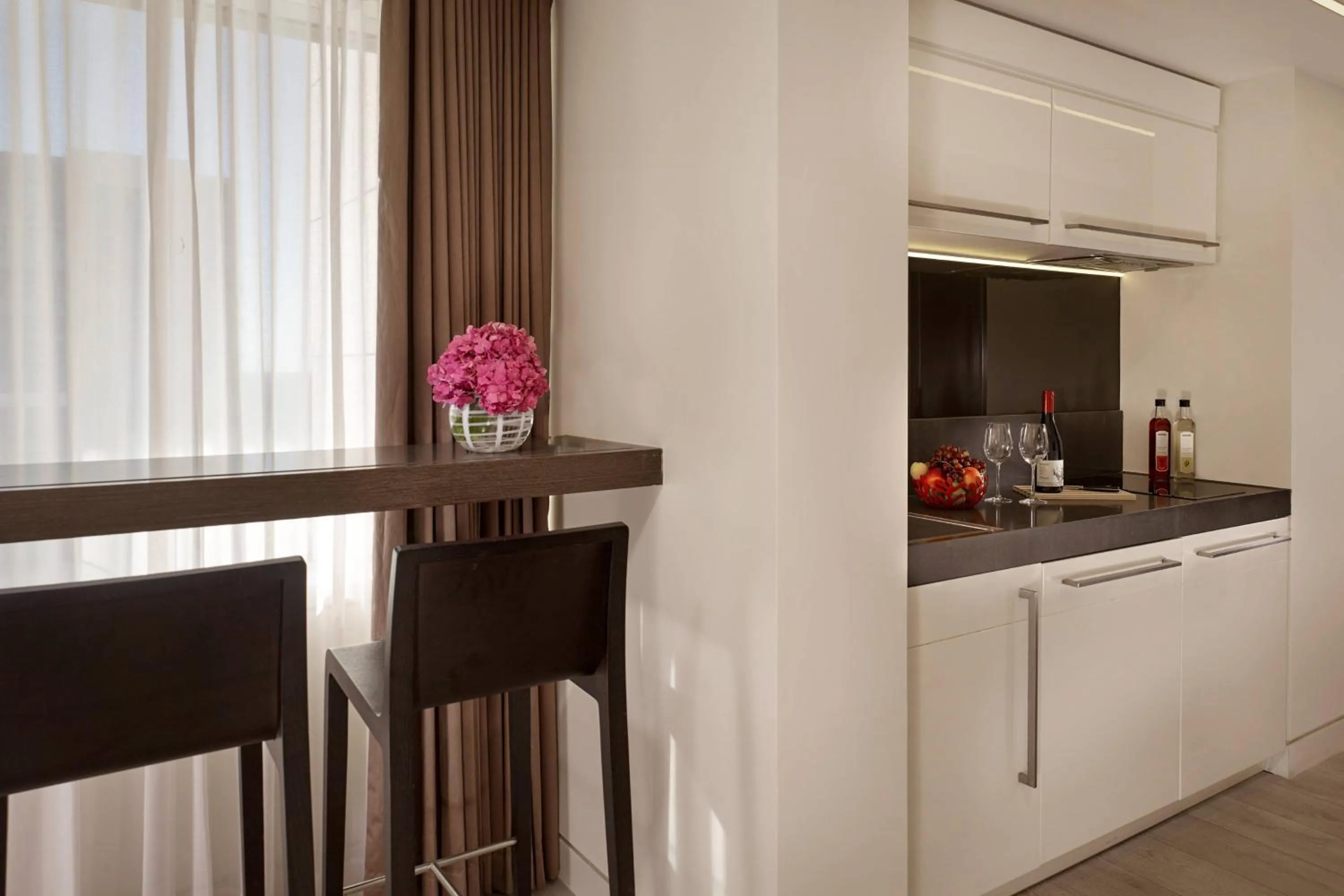 Kitchen or kitchenette in The Ritz-Carlton, Herzliya