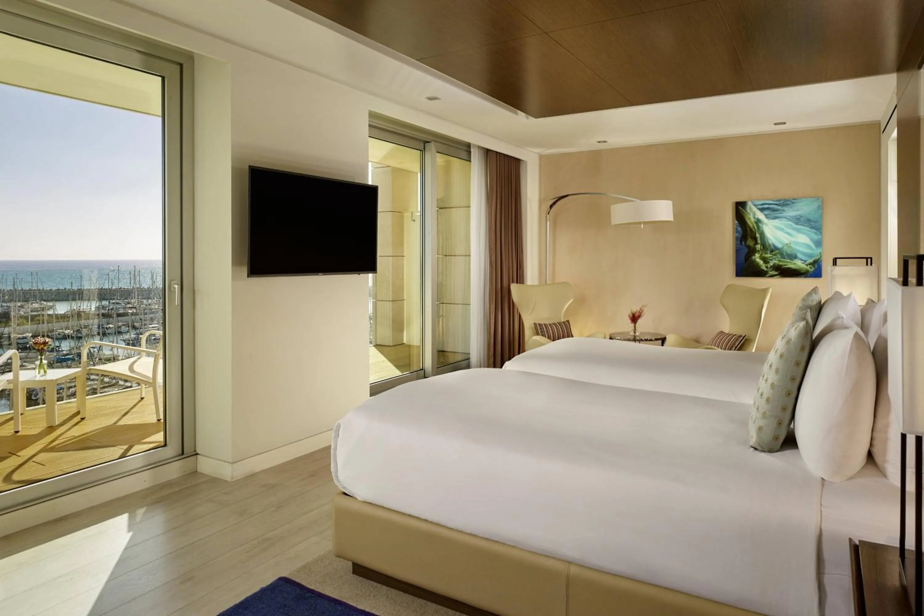 Photo of the whole room, Bed in The Ritz-Carlton, Herzliya