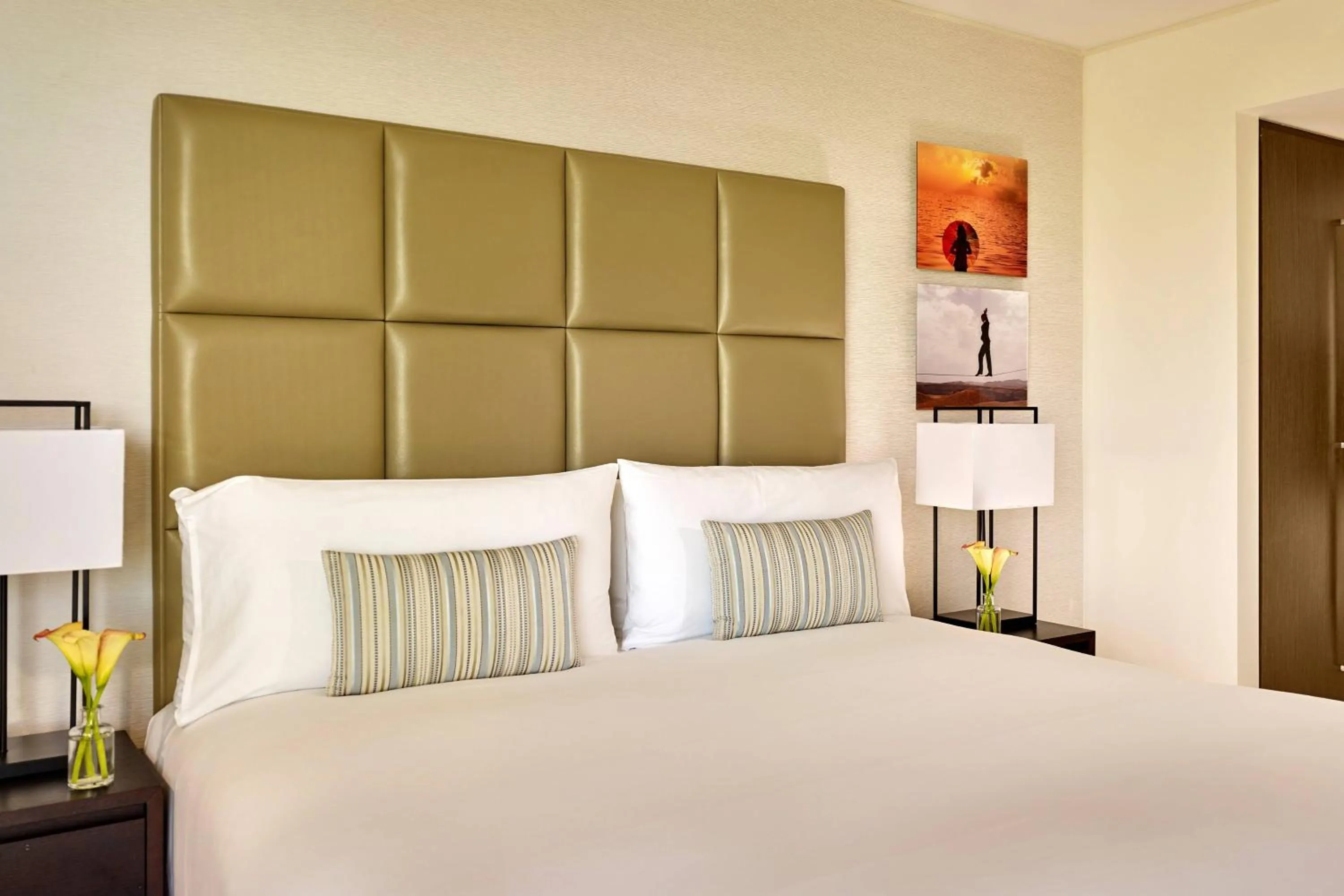 Photo of the whole room, Bed in The Ritz-Carlton, Herzliya