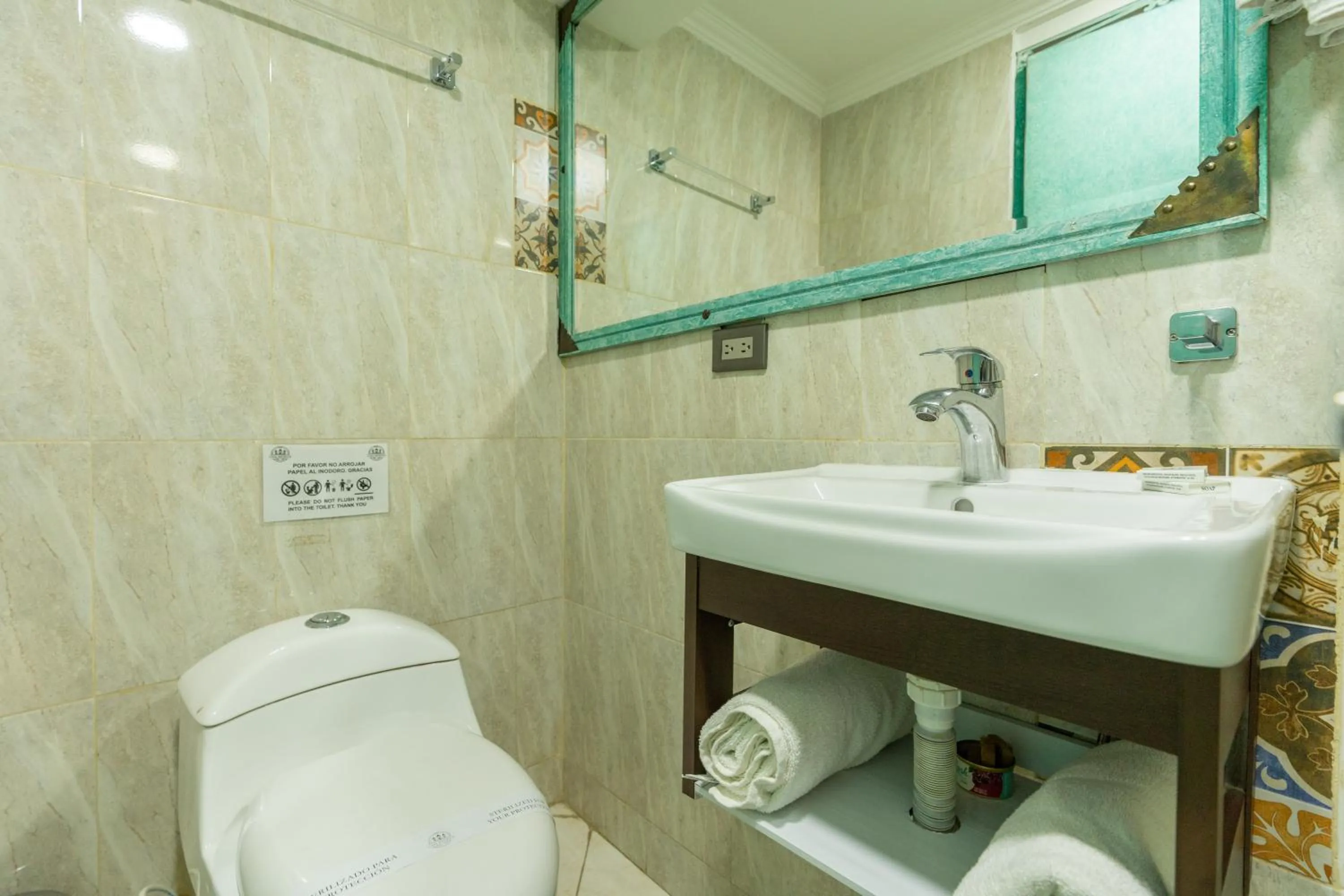 Toilet in Hotel Casa Antigua