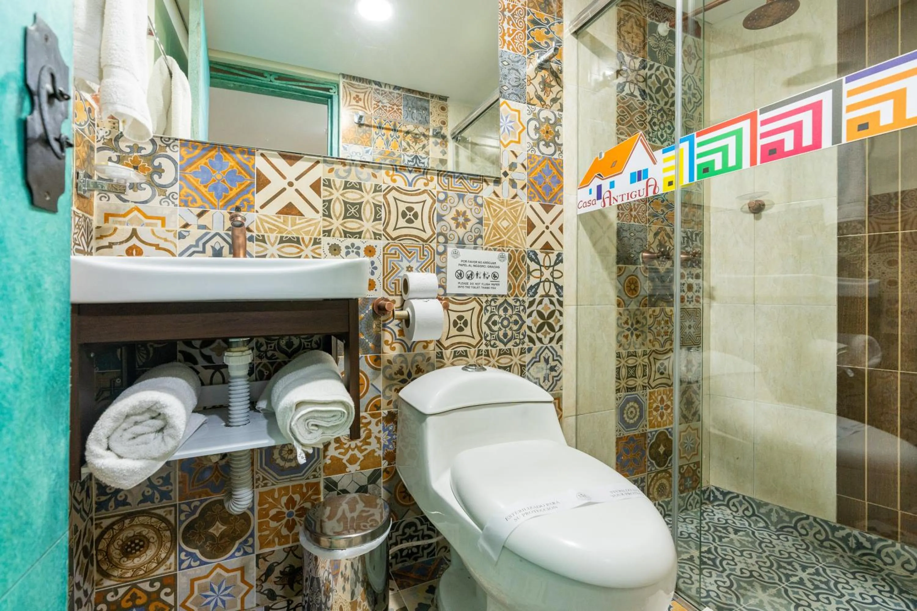 Shower in Hotel Casa Antigua
