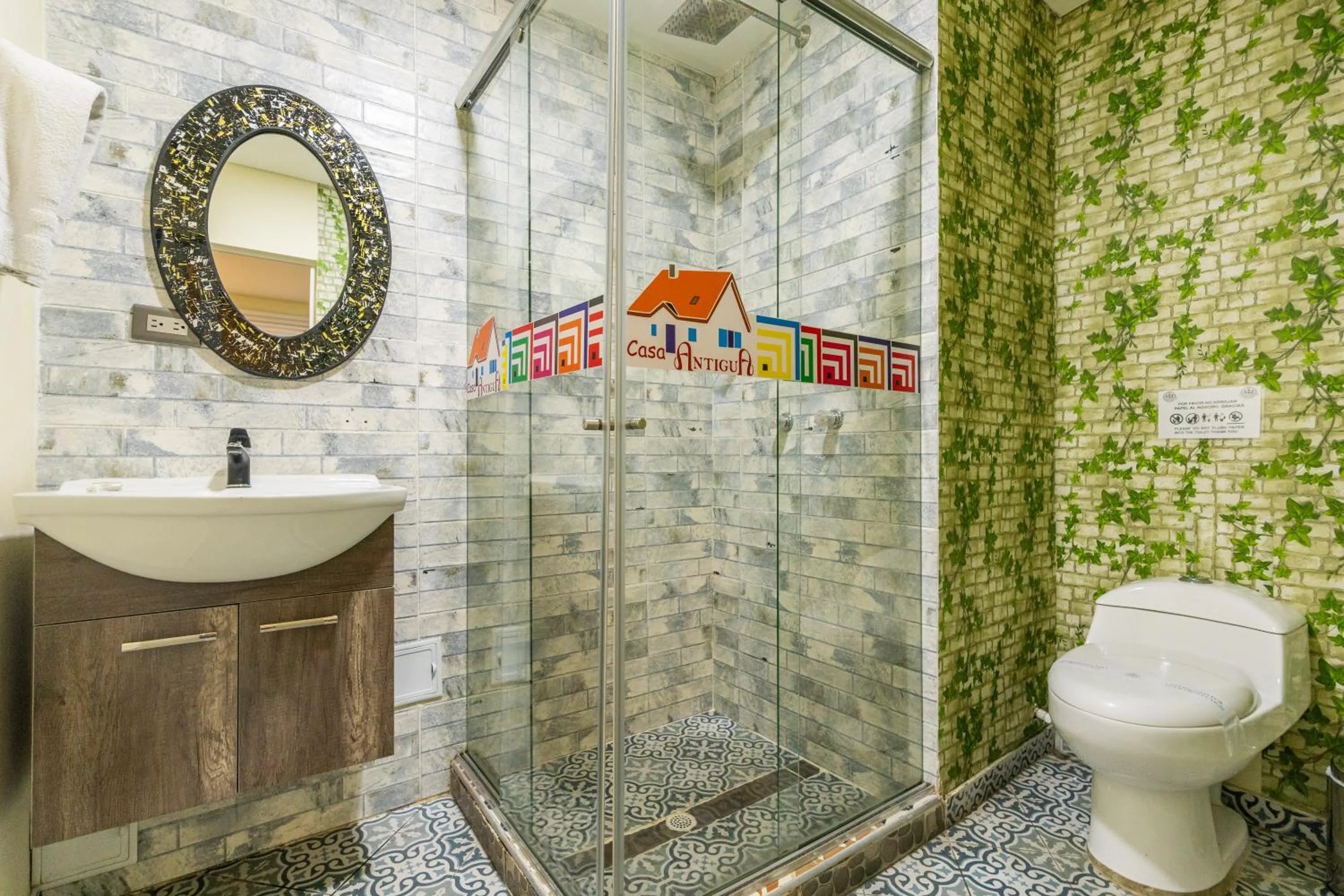 Shower in Hotel Casa Antigua