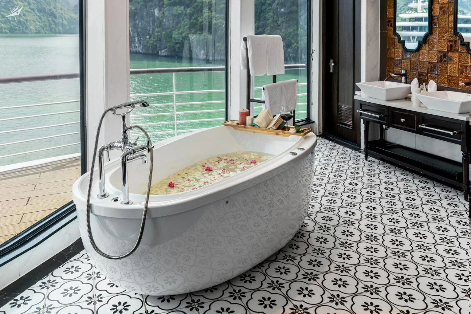 Bathroom in Halong Capella Cruise - Member of Lyra cruise collection