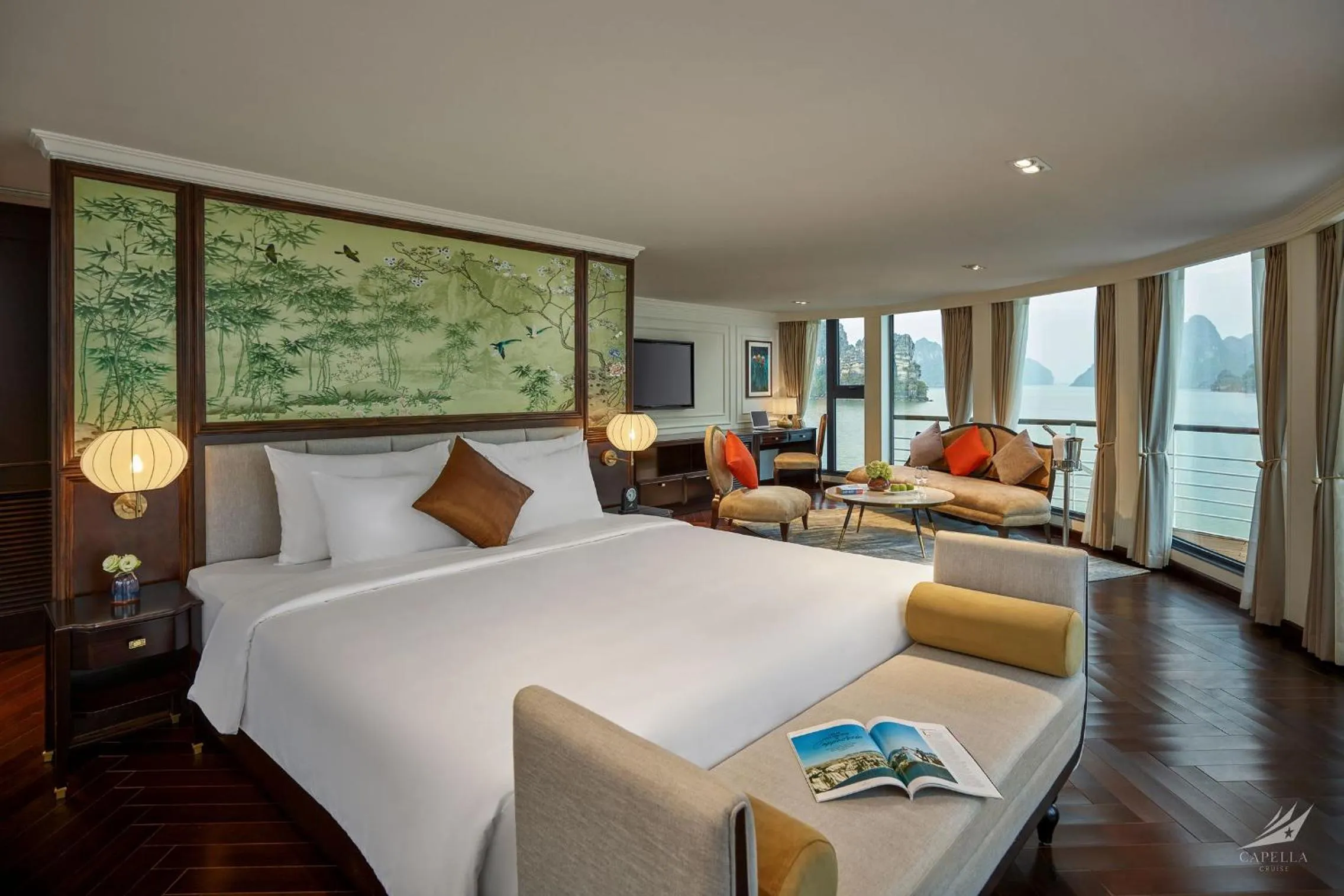 Hot Tub, Bed in Halong Capella Cruise - Member of Lyra cruise collection
