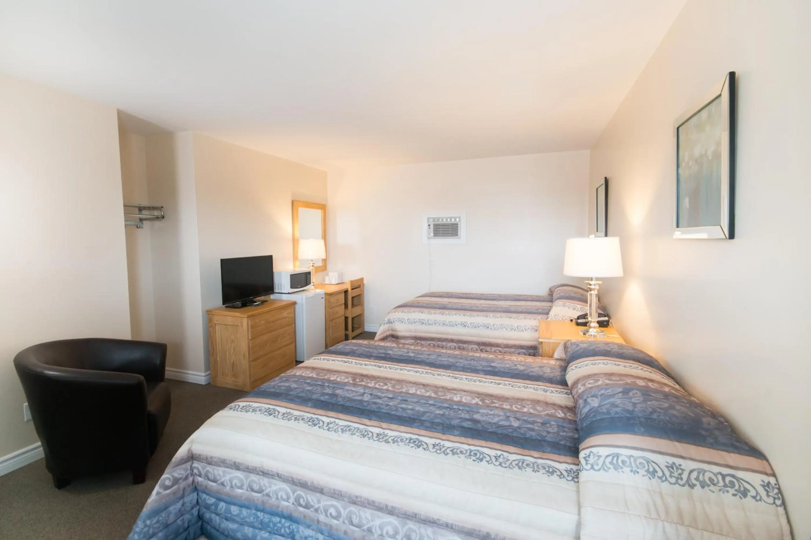 Bedroom in Trapper's Choice Inn & Restaurant