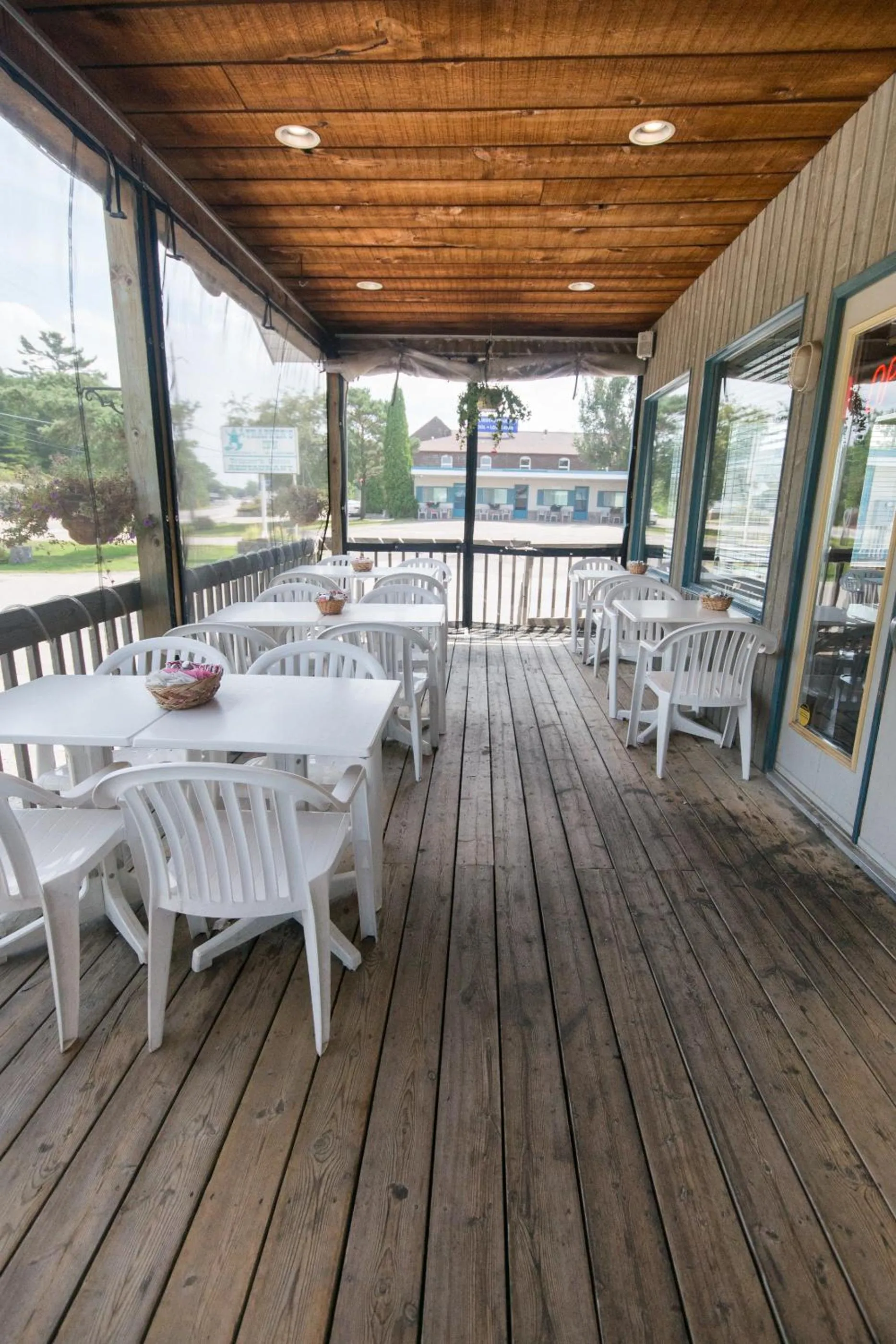 Patio in Trapper's Choice Inn & Restaurant