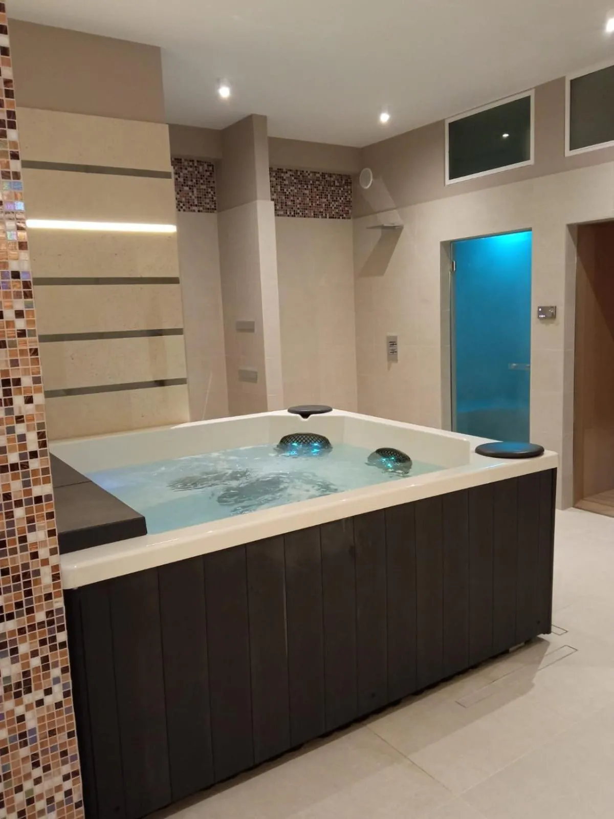 Hot Tub in B&B "Corte Mopps" Grottaglie città della ceramica - SPA Elysium