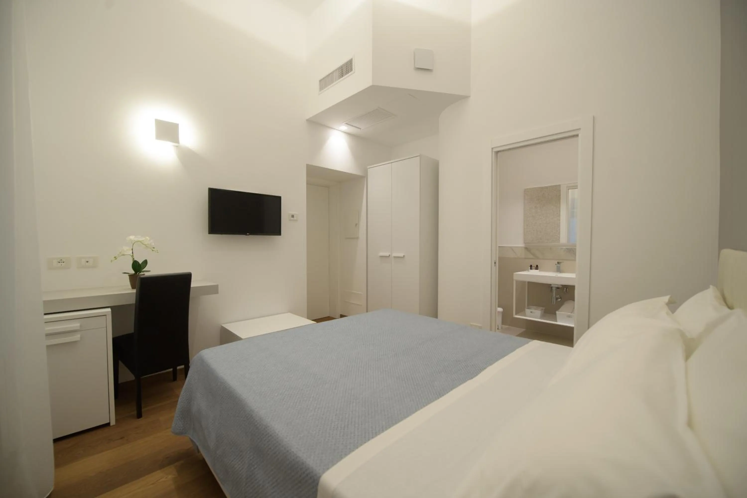 Photo of the whole room, Bed in B&B "Corte Mopps" Grottaglie città della ceramica - SPA Elysium