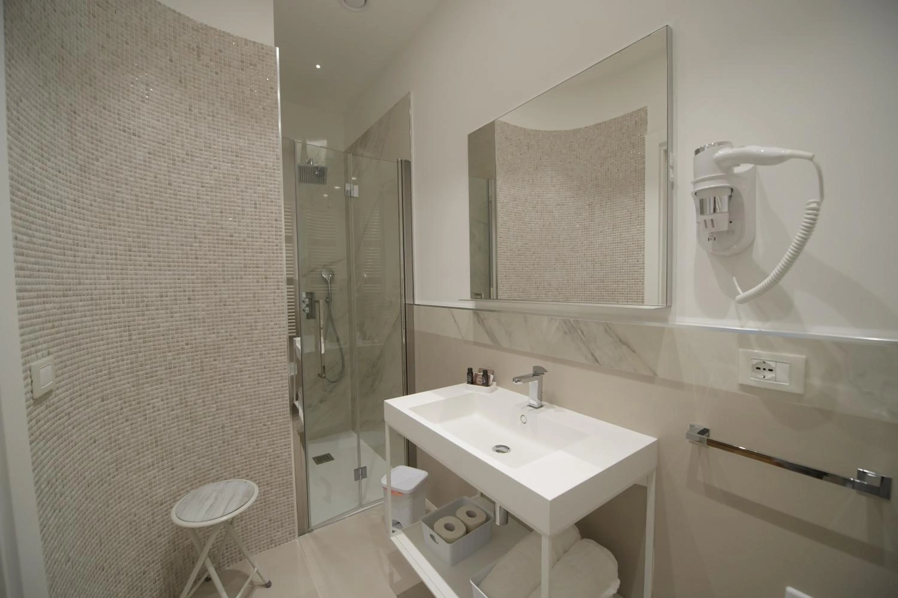 Shower in B&B "Corte Mopps" Grottaglie città della ceramica - SPA Elysium