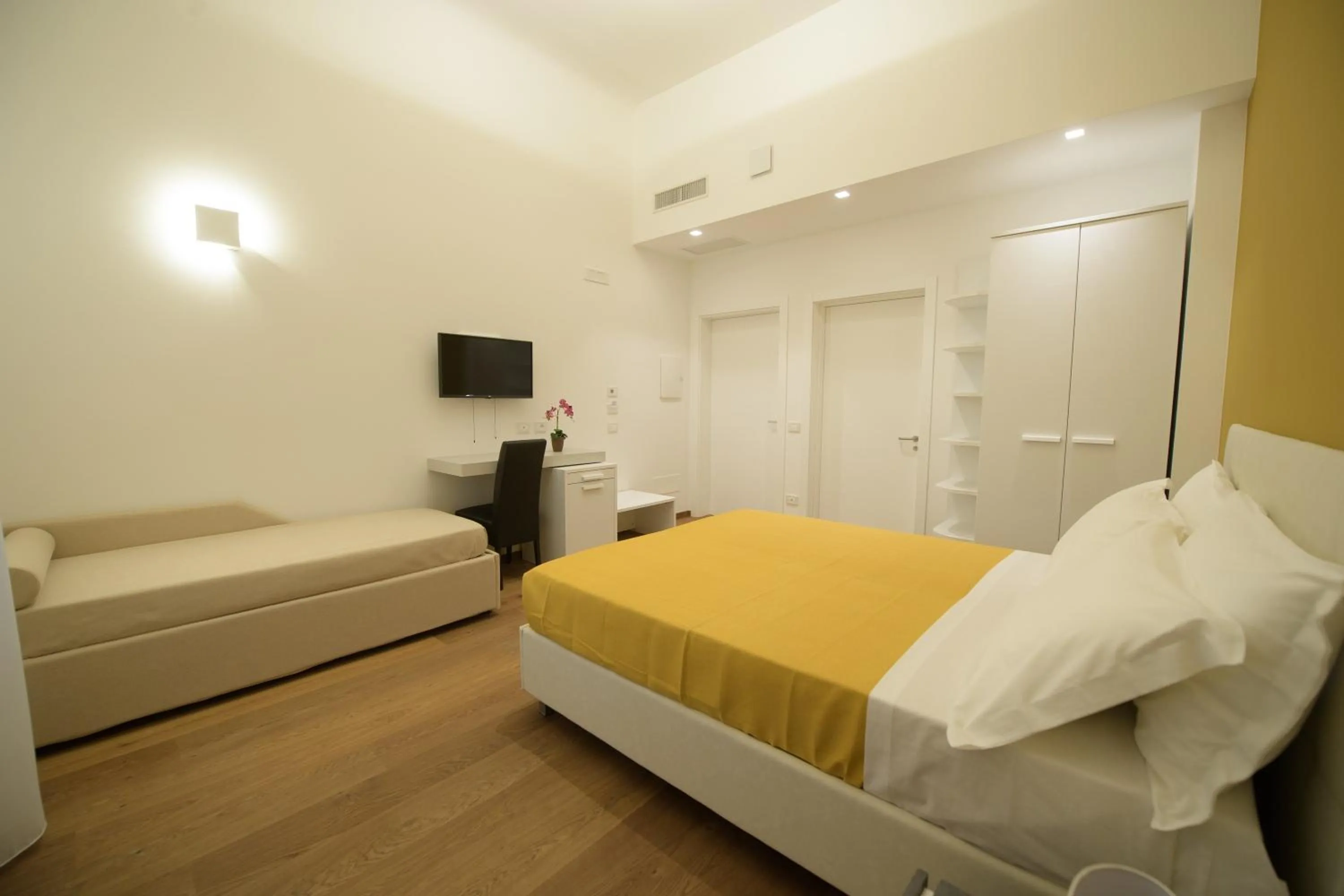 TV and multimedia, Bed in B&B "Corte Mopps" Grottaglie città della ceramica - SPA Elysium