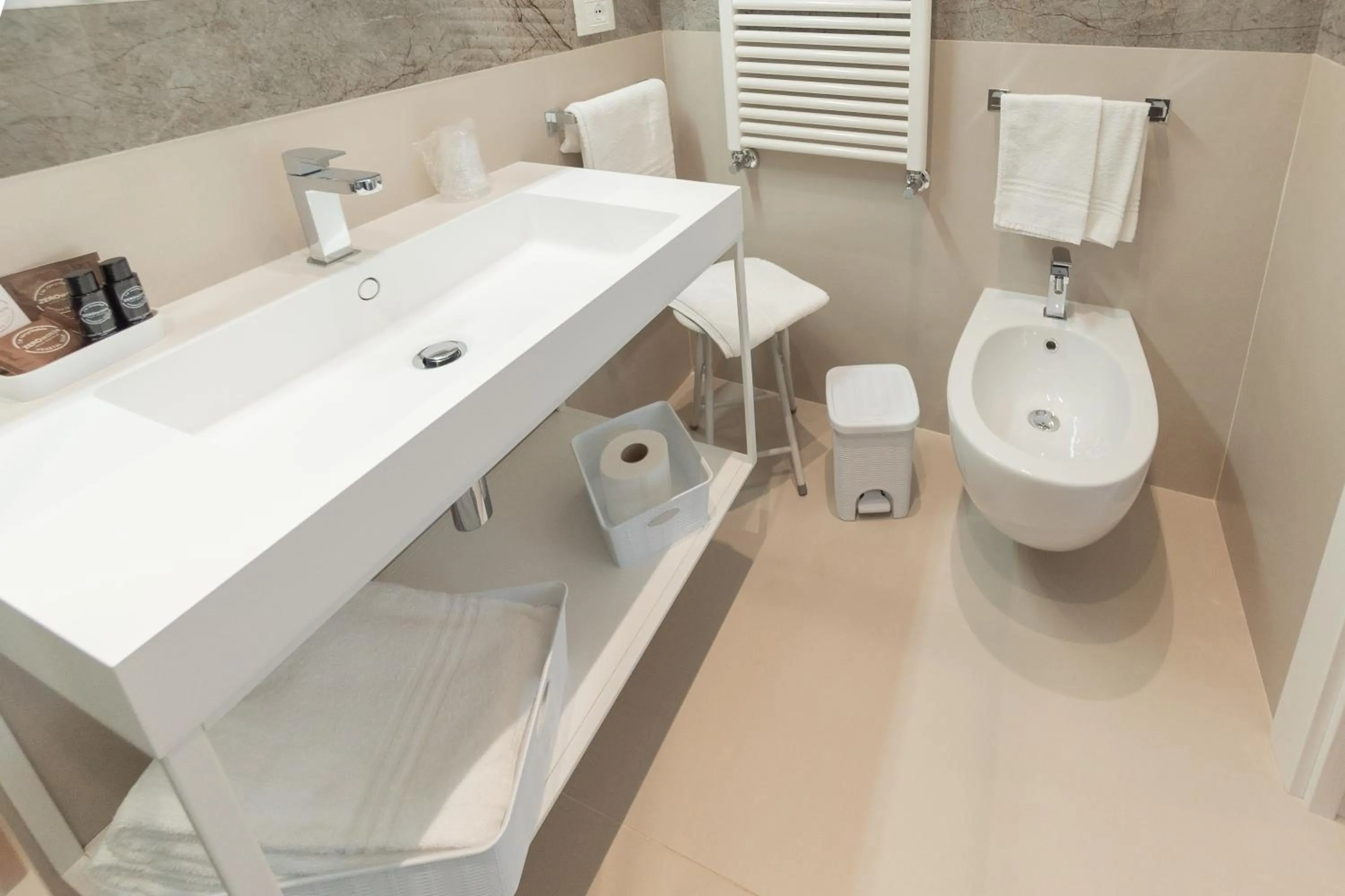 Bathroom in B&B "Corte Mopps" Grottaglie città della ceramica - SPA Elysium