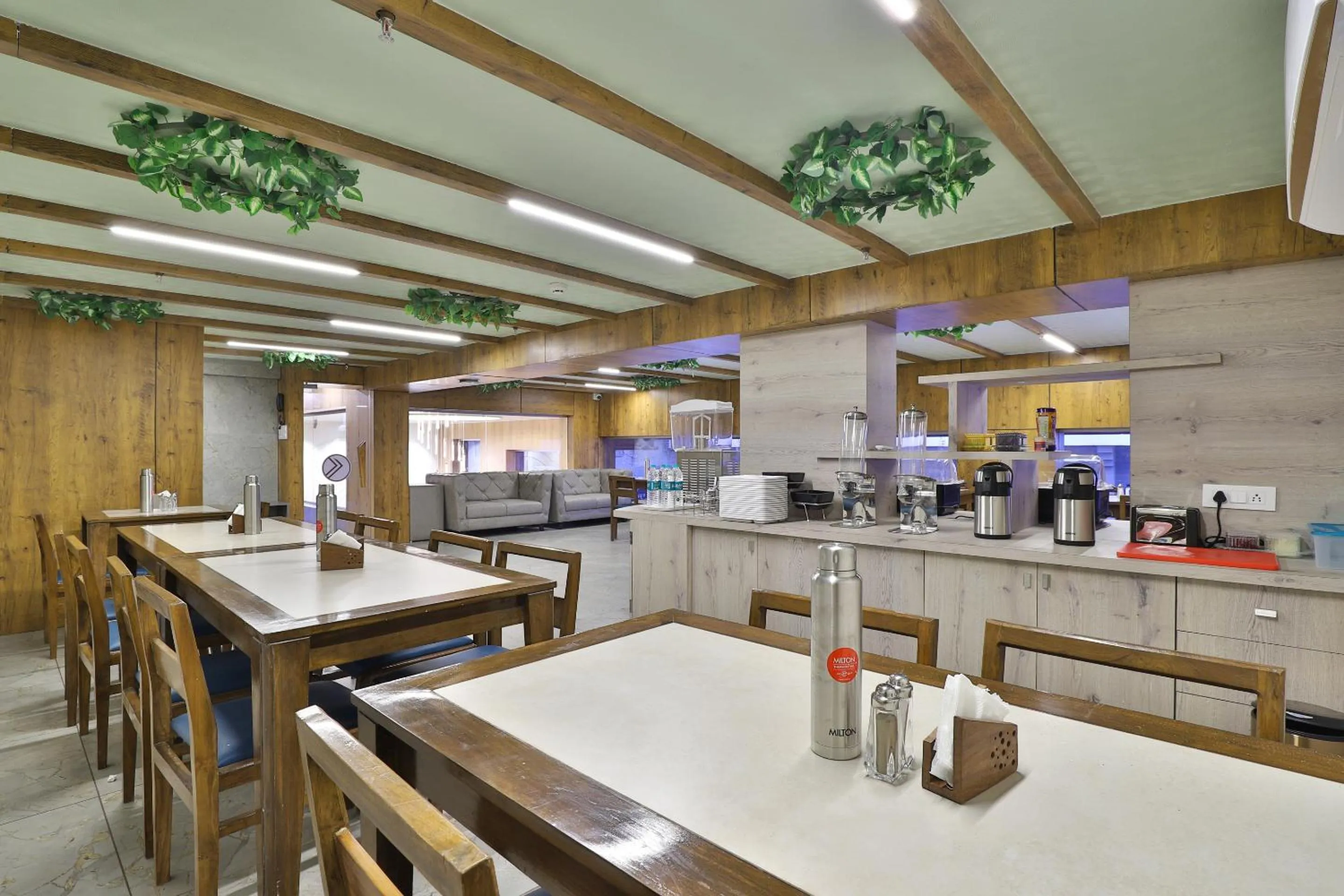 Restaurant/places to eat in 7 Orbit Hotel, Surat