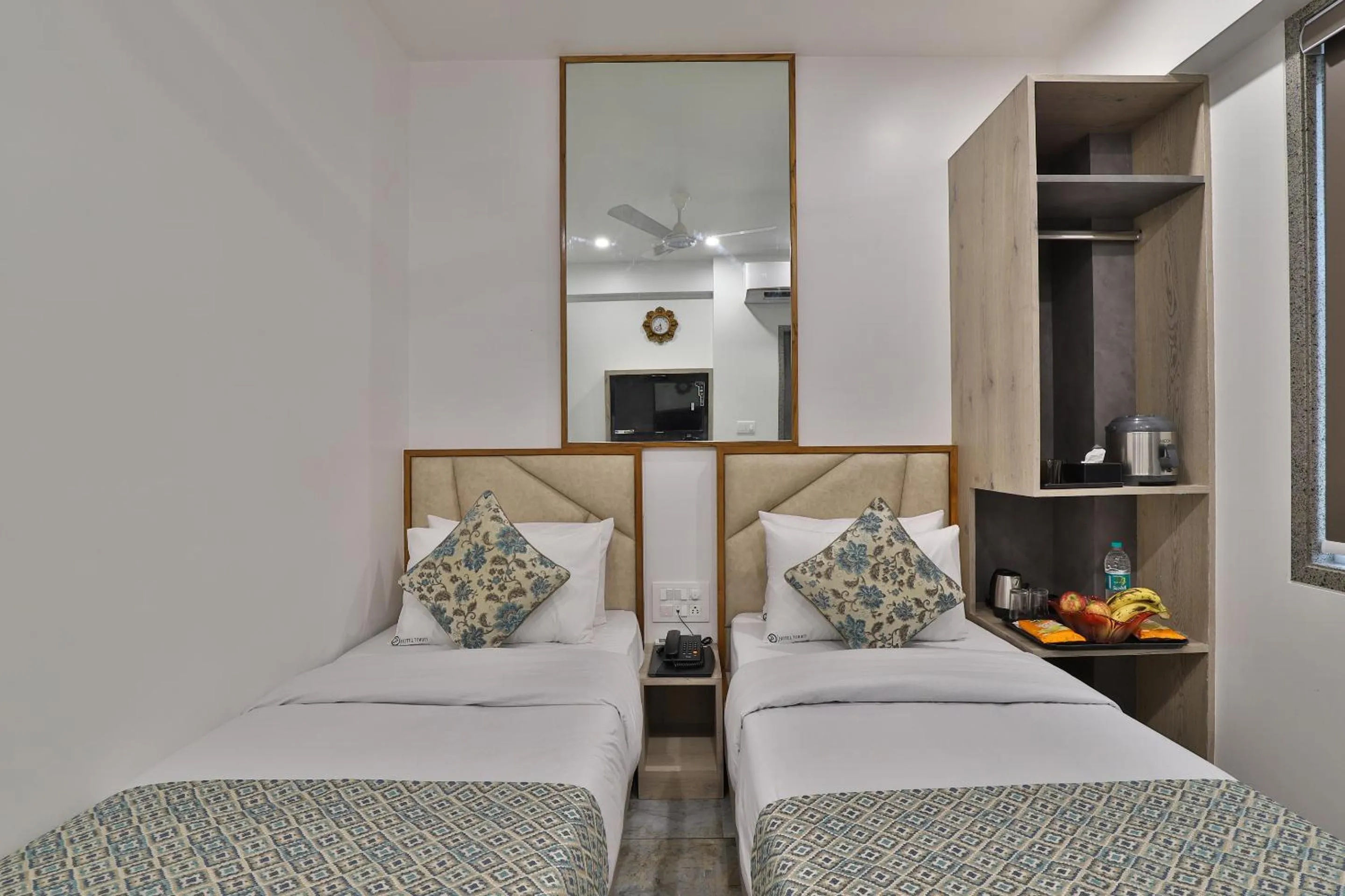 Bedroom, Bed in 7 Orbit Hotel, Surat