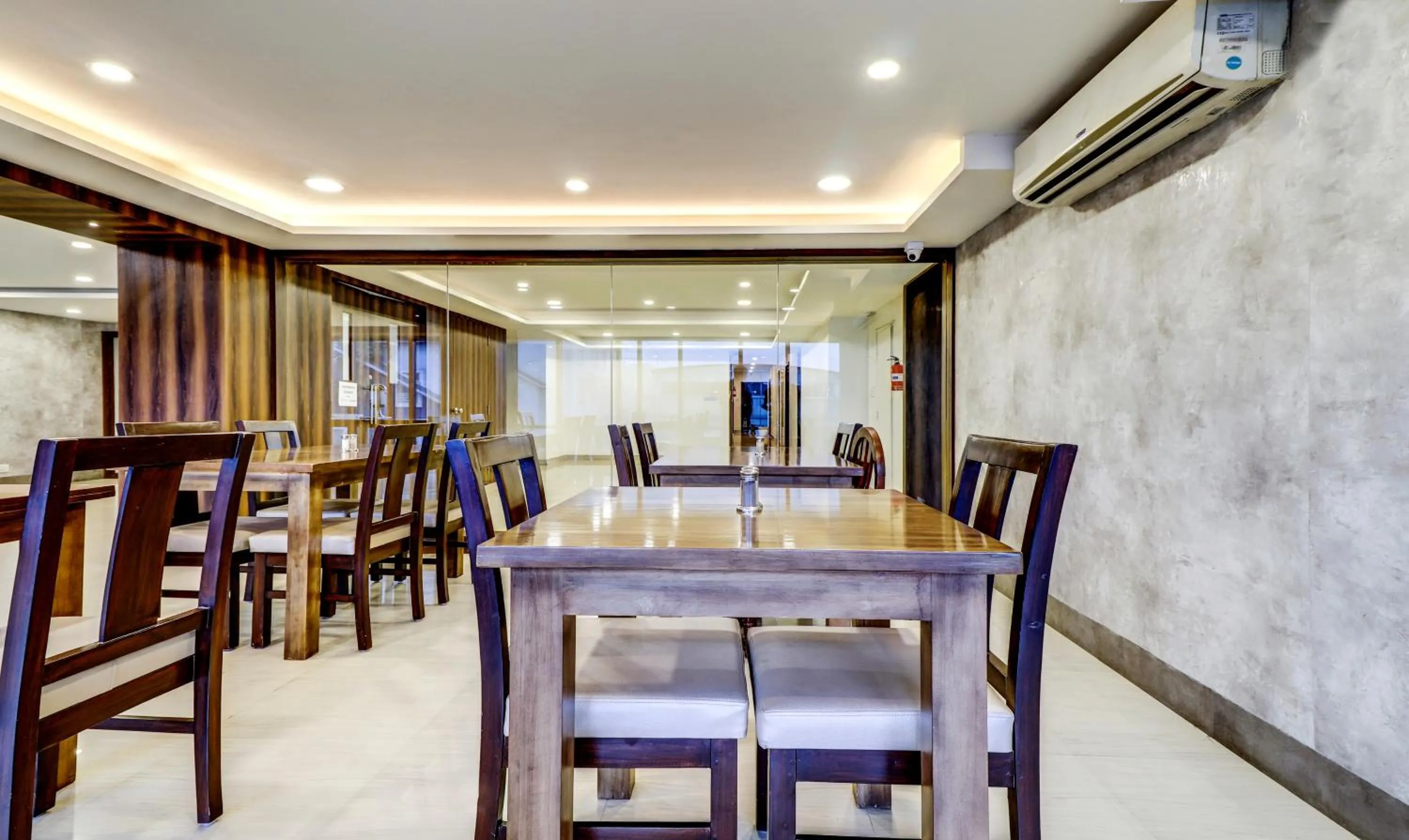 Dining area in Treebo Paul's Inn