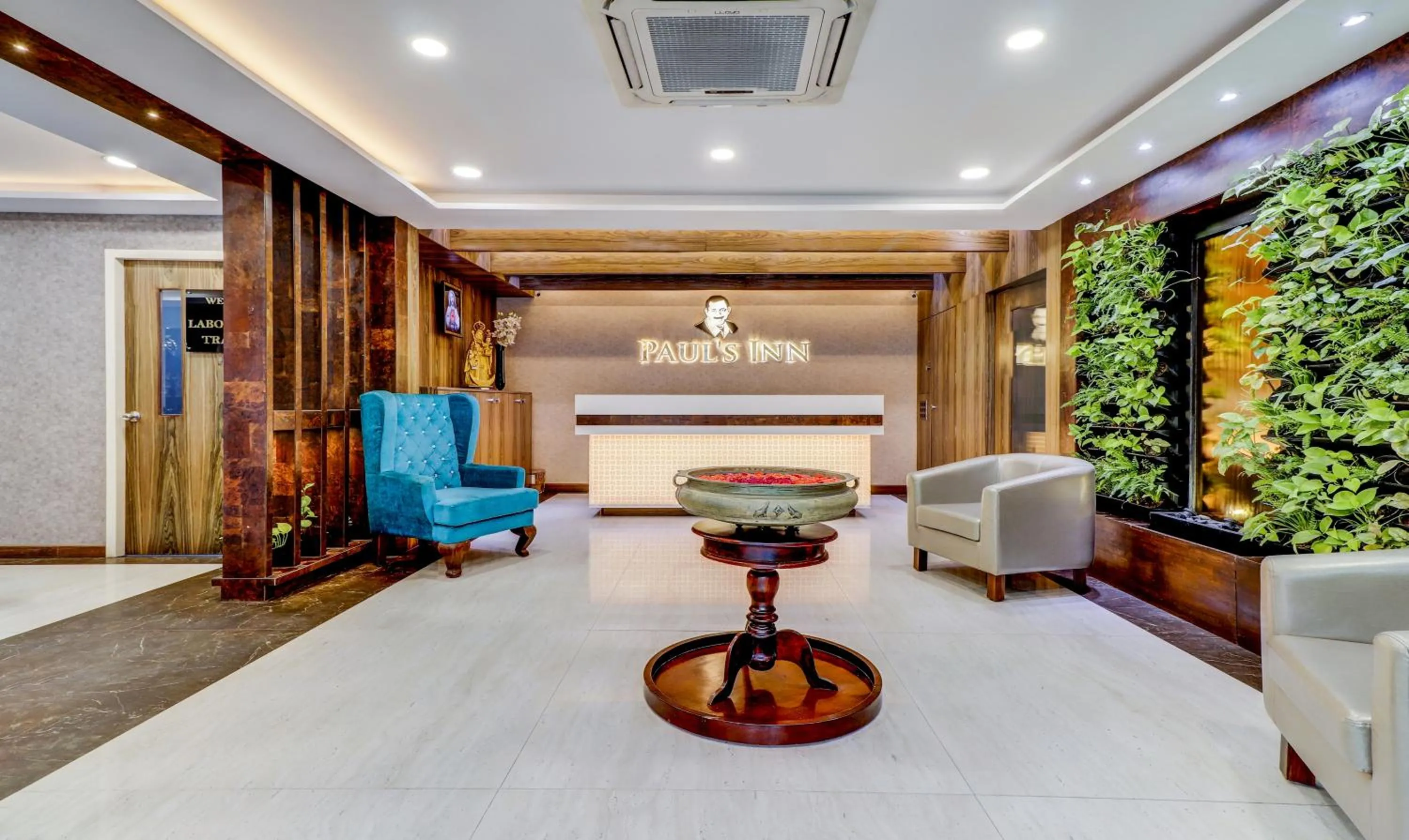 Lobby or reception in Treebo Paul's Inn