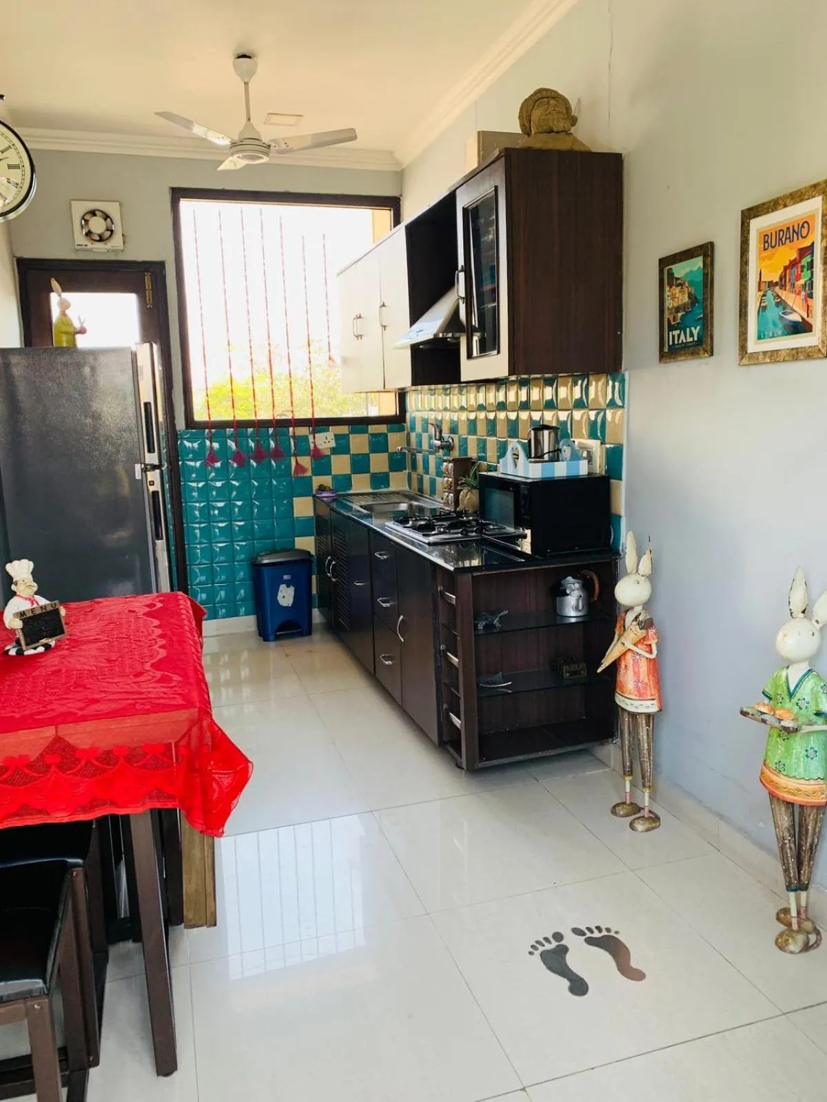 Kitchen or kitchenette in Vandana's Bed and breakfast