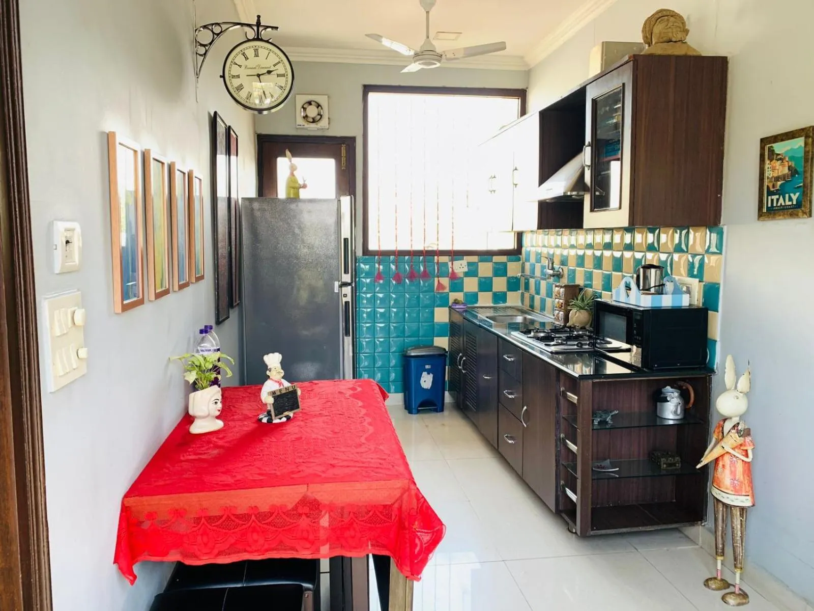 Kitchen or kitchenette in Vandana's Bed and breakfast