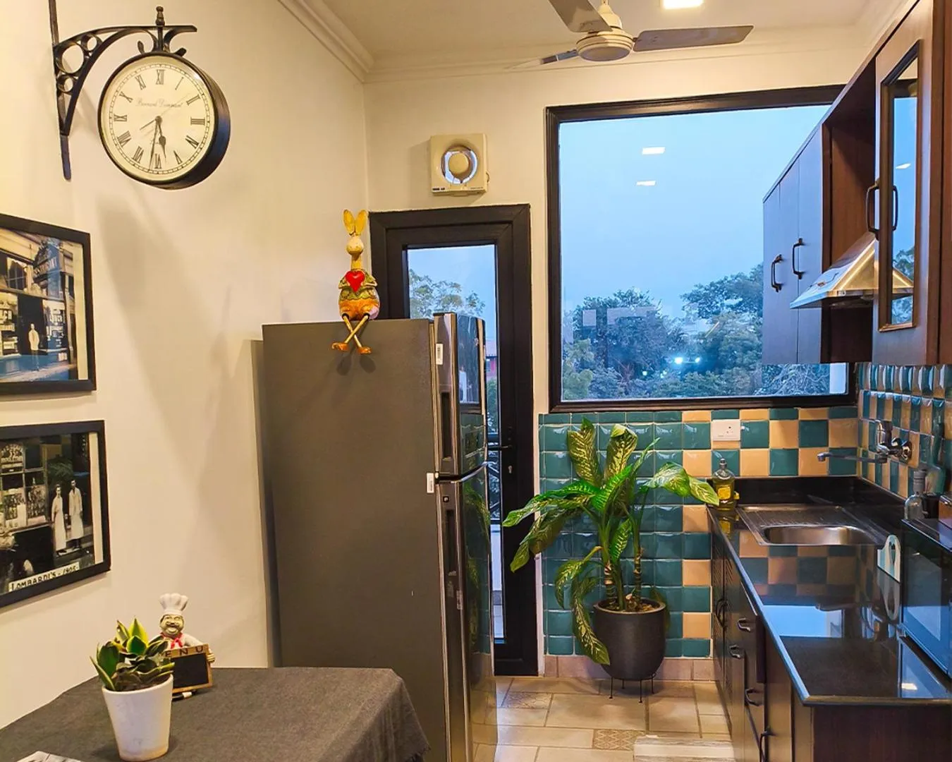 Kitchen or kitchenette in Vandana's Bed and breakfast