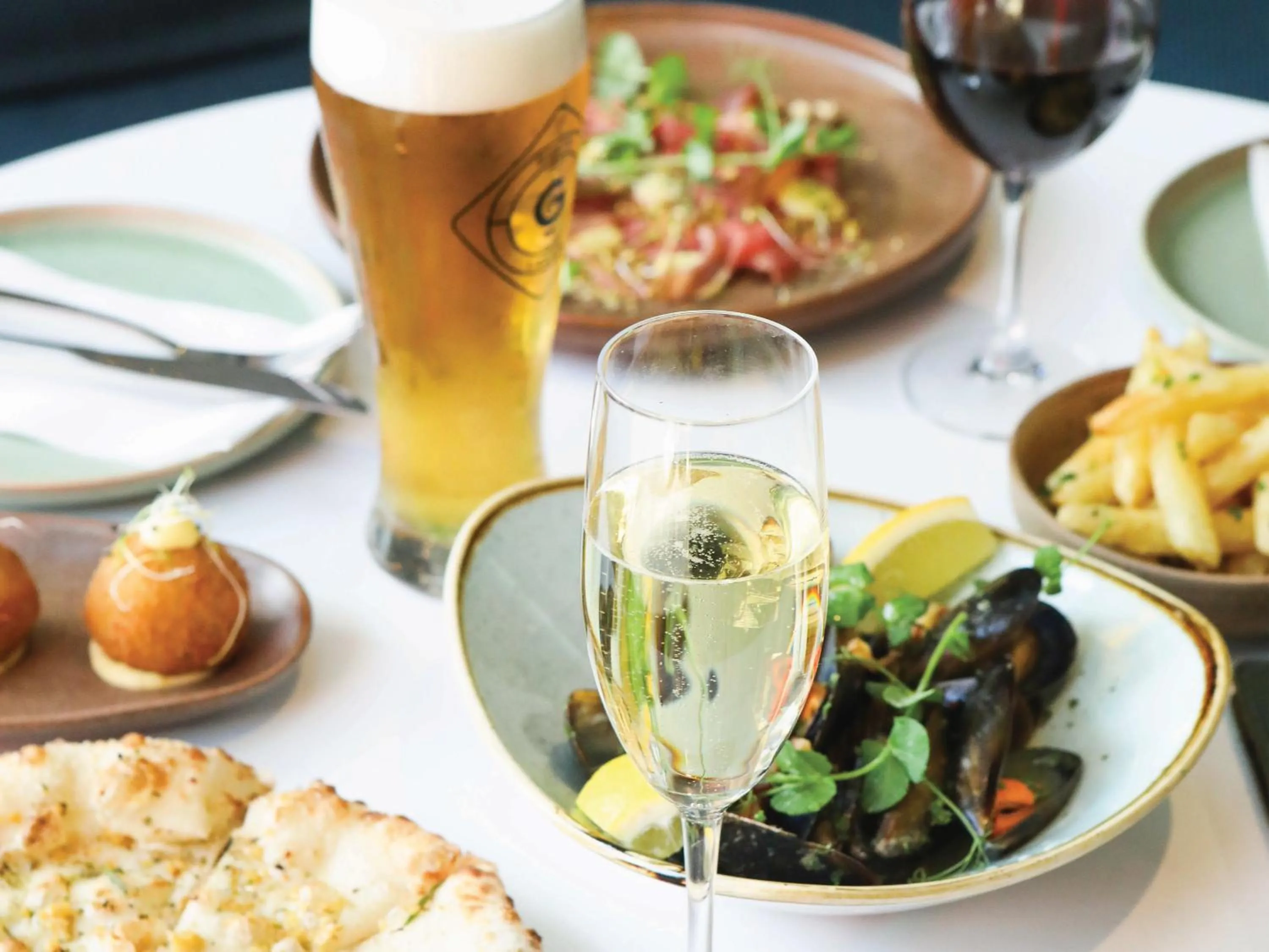 Restaurant/places to eat in Century City Hotel Bridgewater