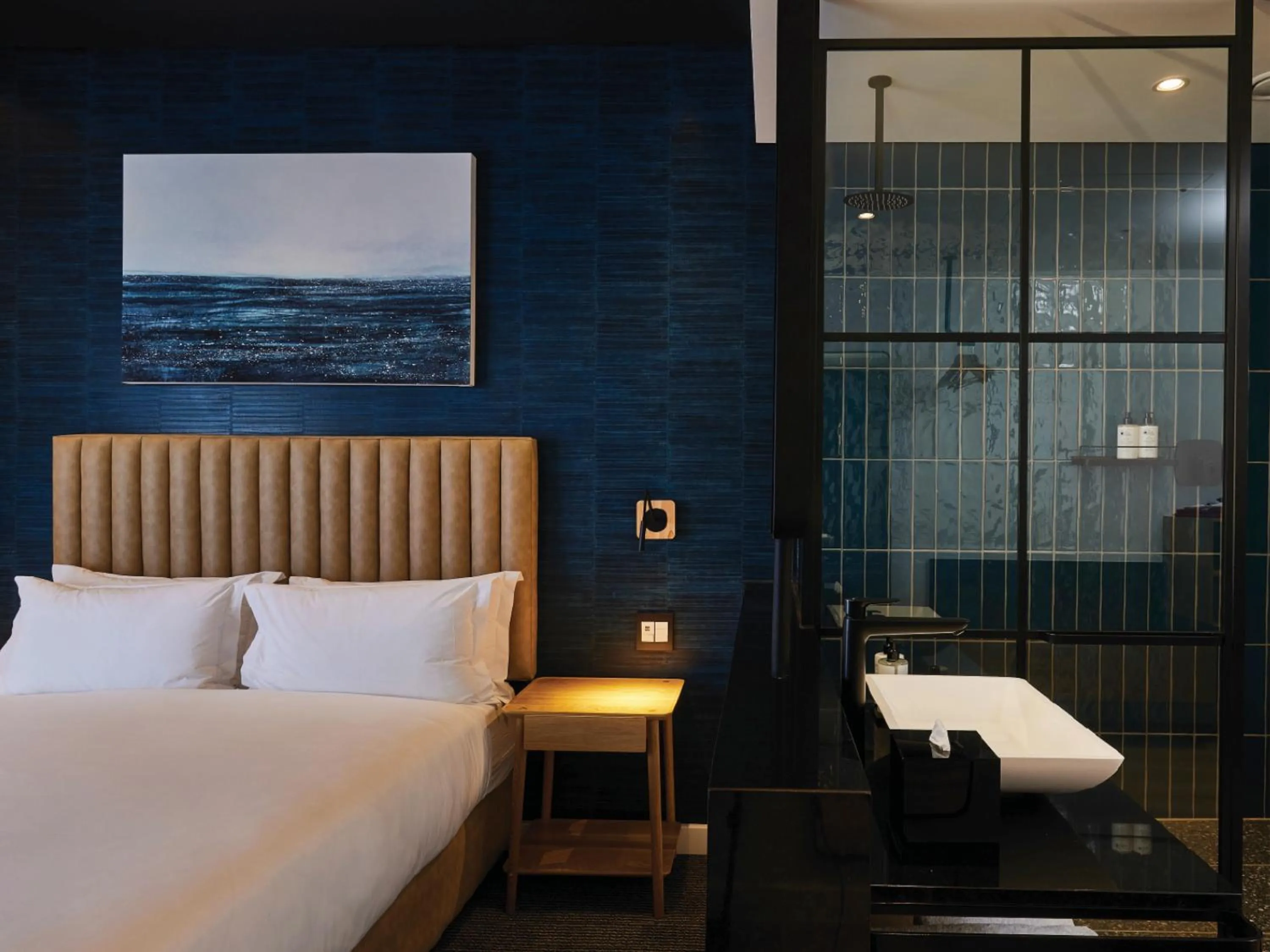 Bedroom, Bed in Century City Hotel Bridgewater